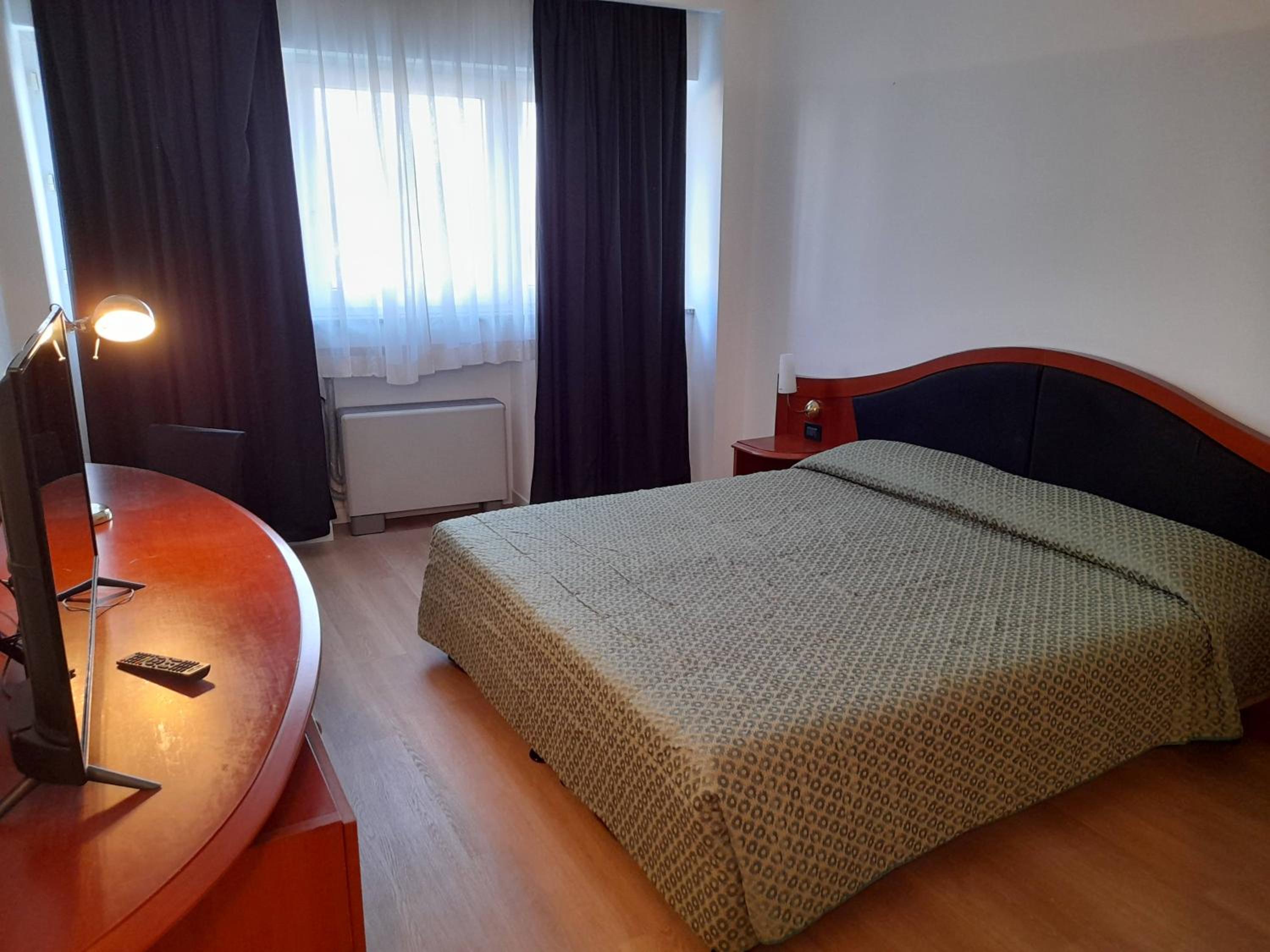 Double Room - Photo 14