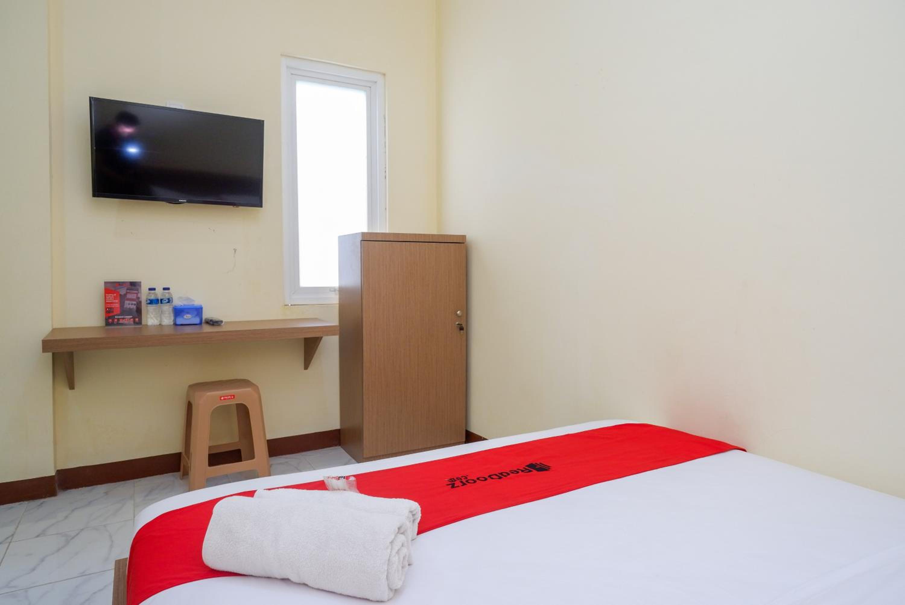Deluxe Room - Photo 12