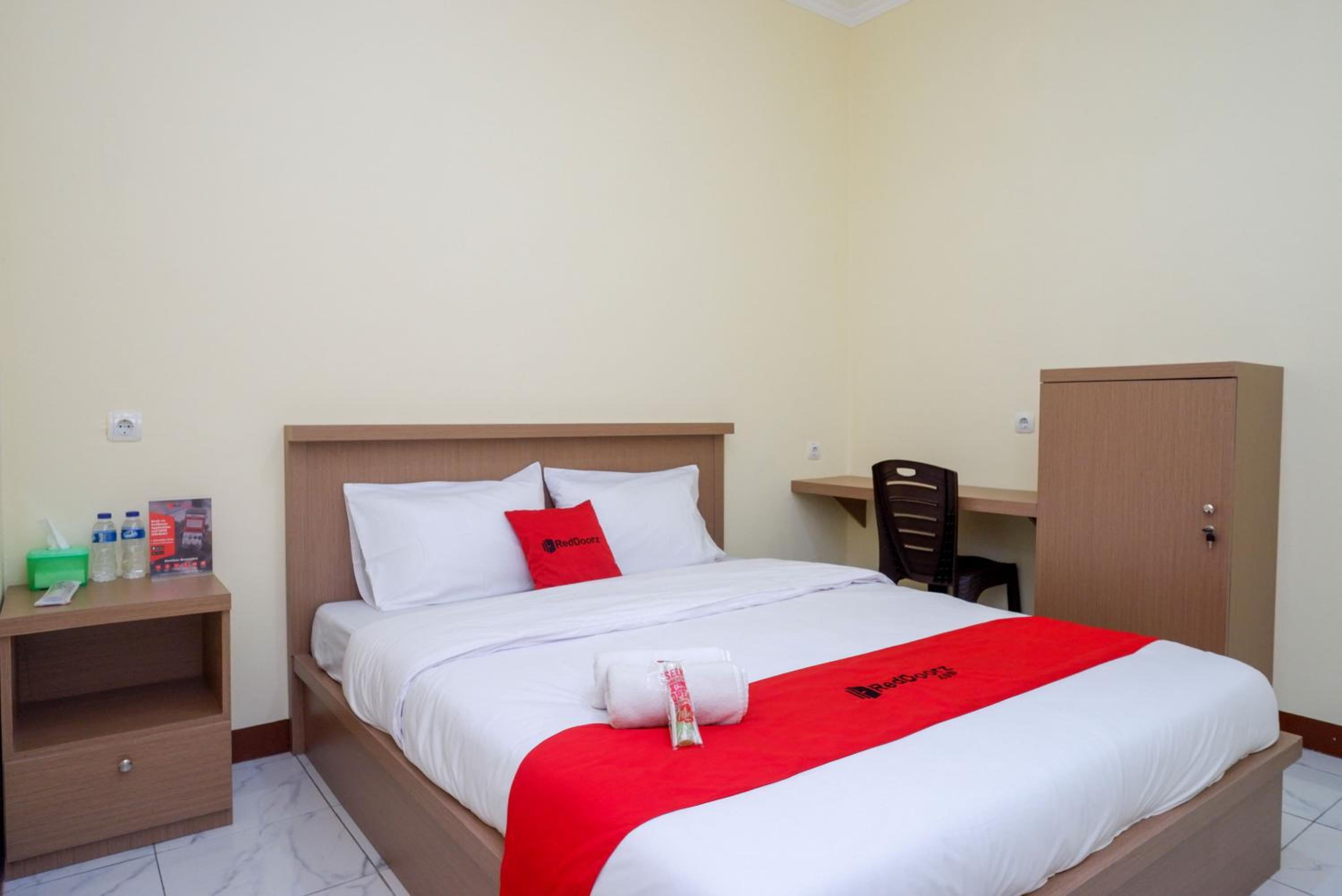 Deluxe Room - Photo 11