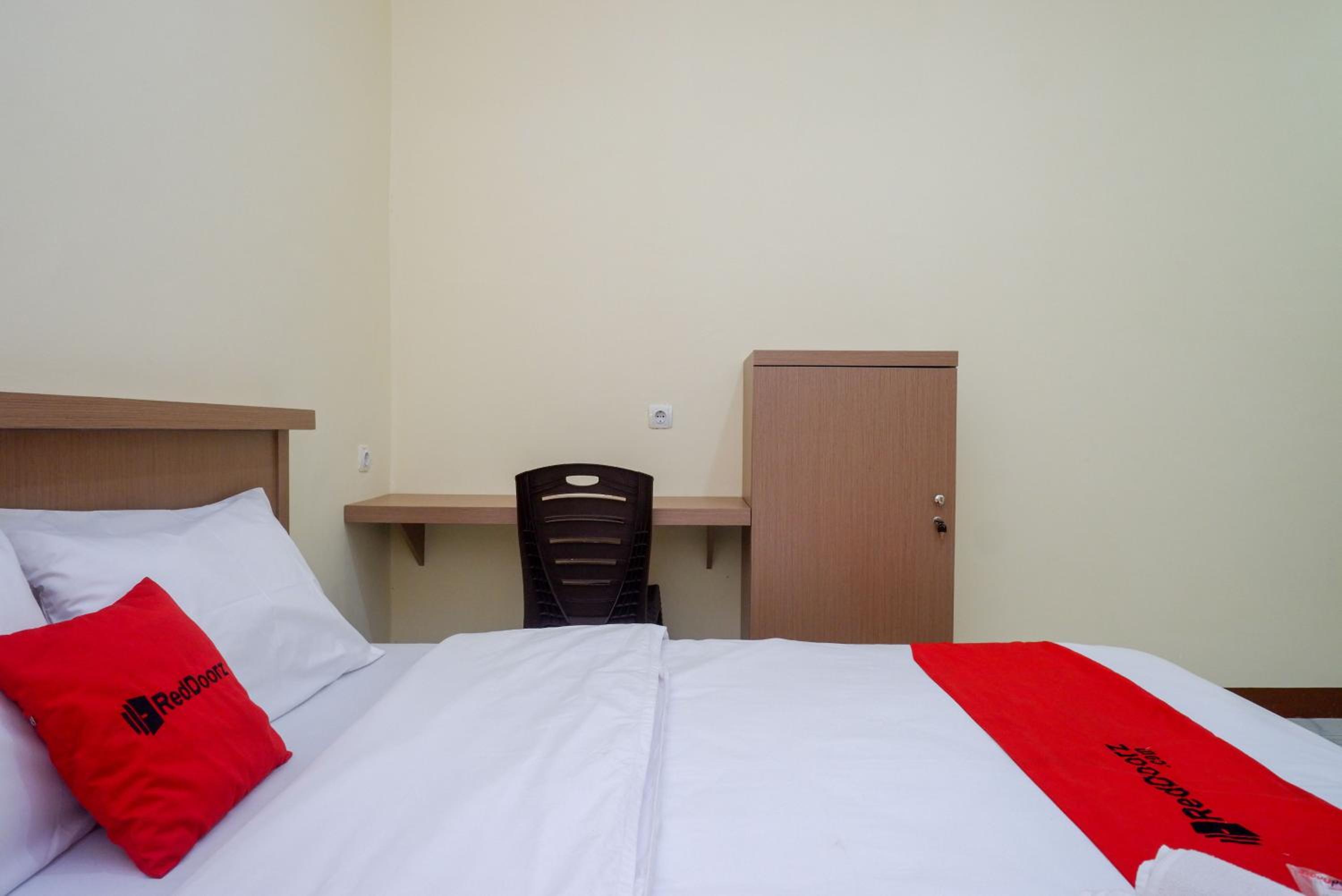 Deluxe Room - Photo 10