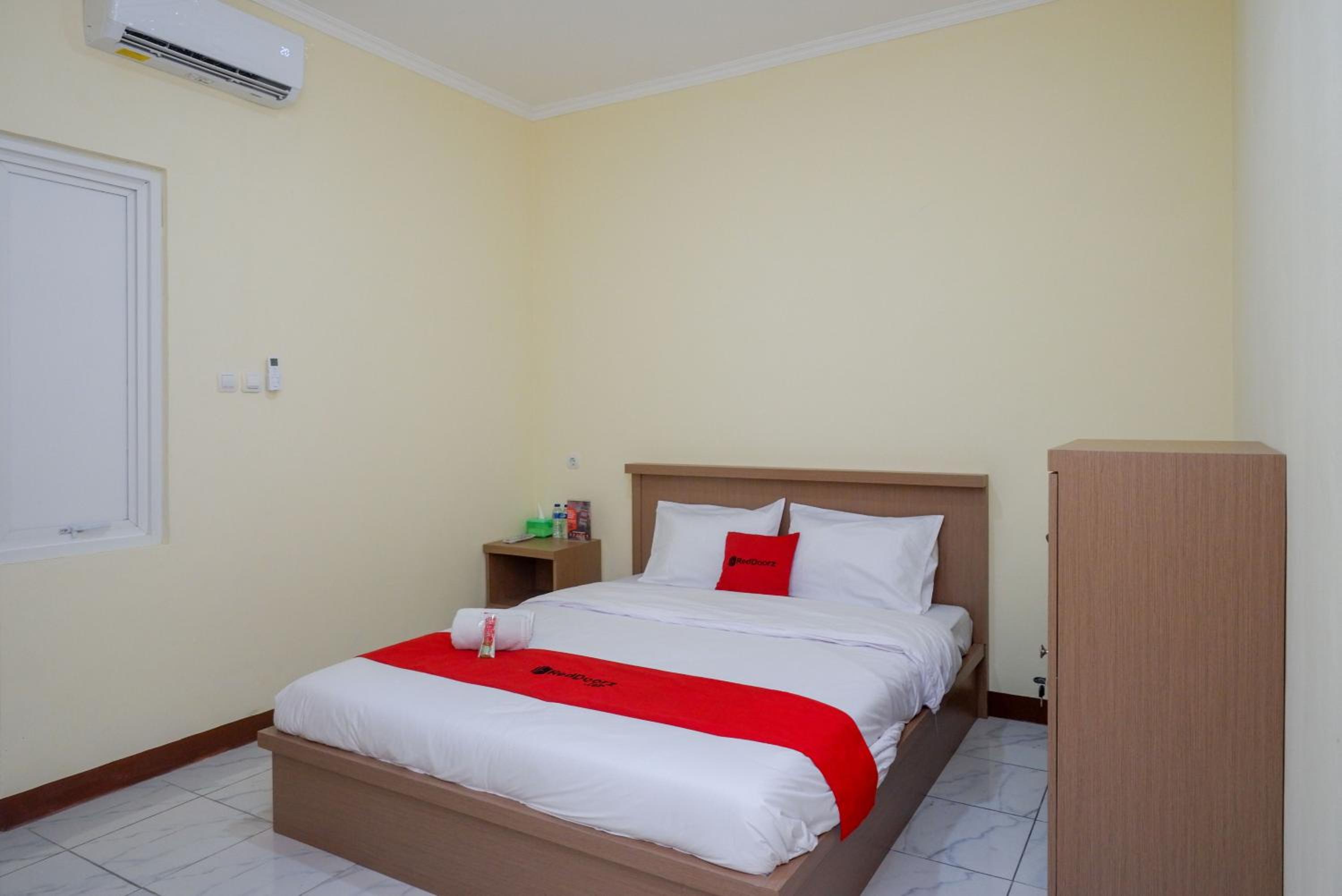 Deluxe Room - Photo 9