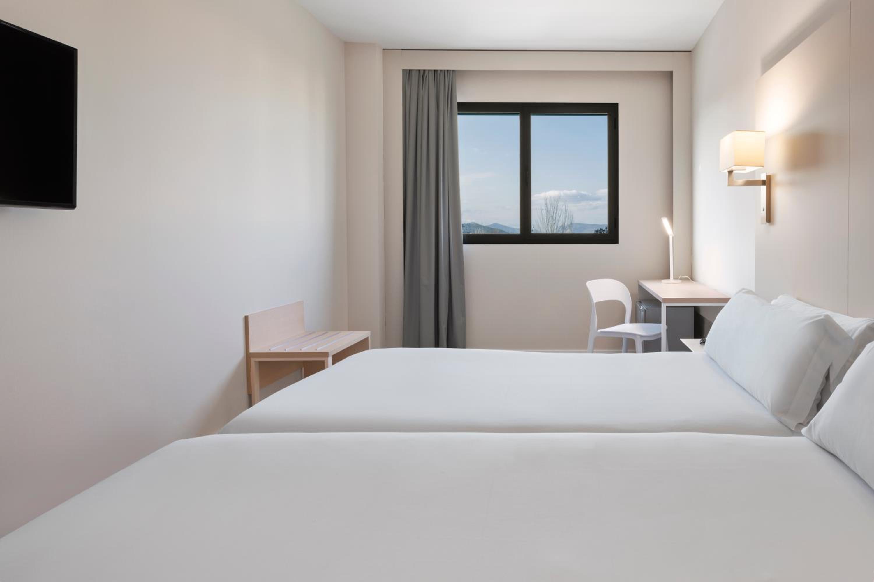 Twin Room - Photo 2