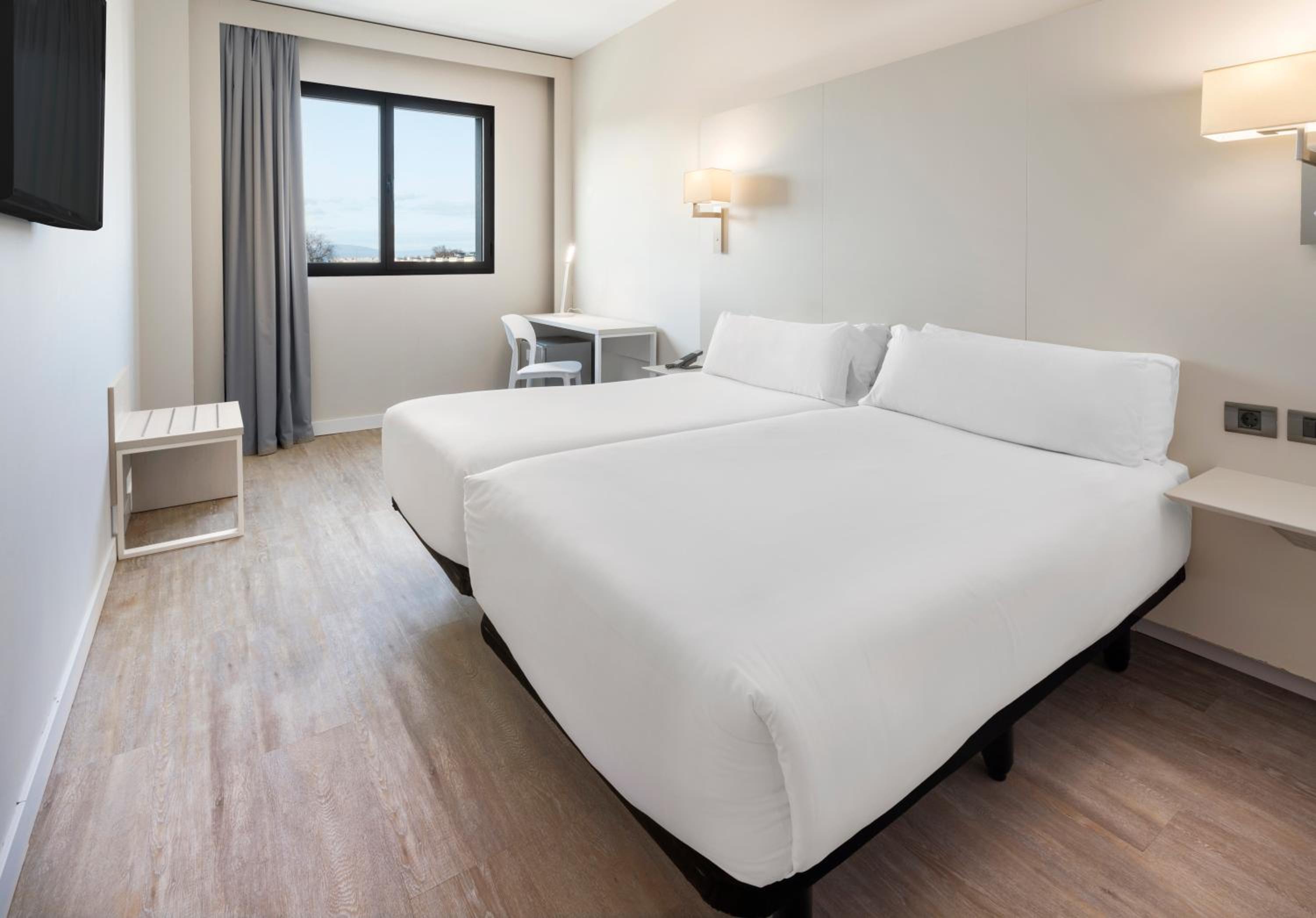 Twin Room - Photo 1