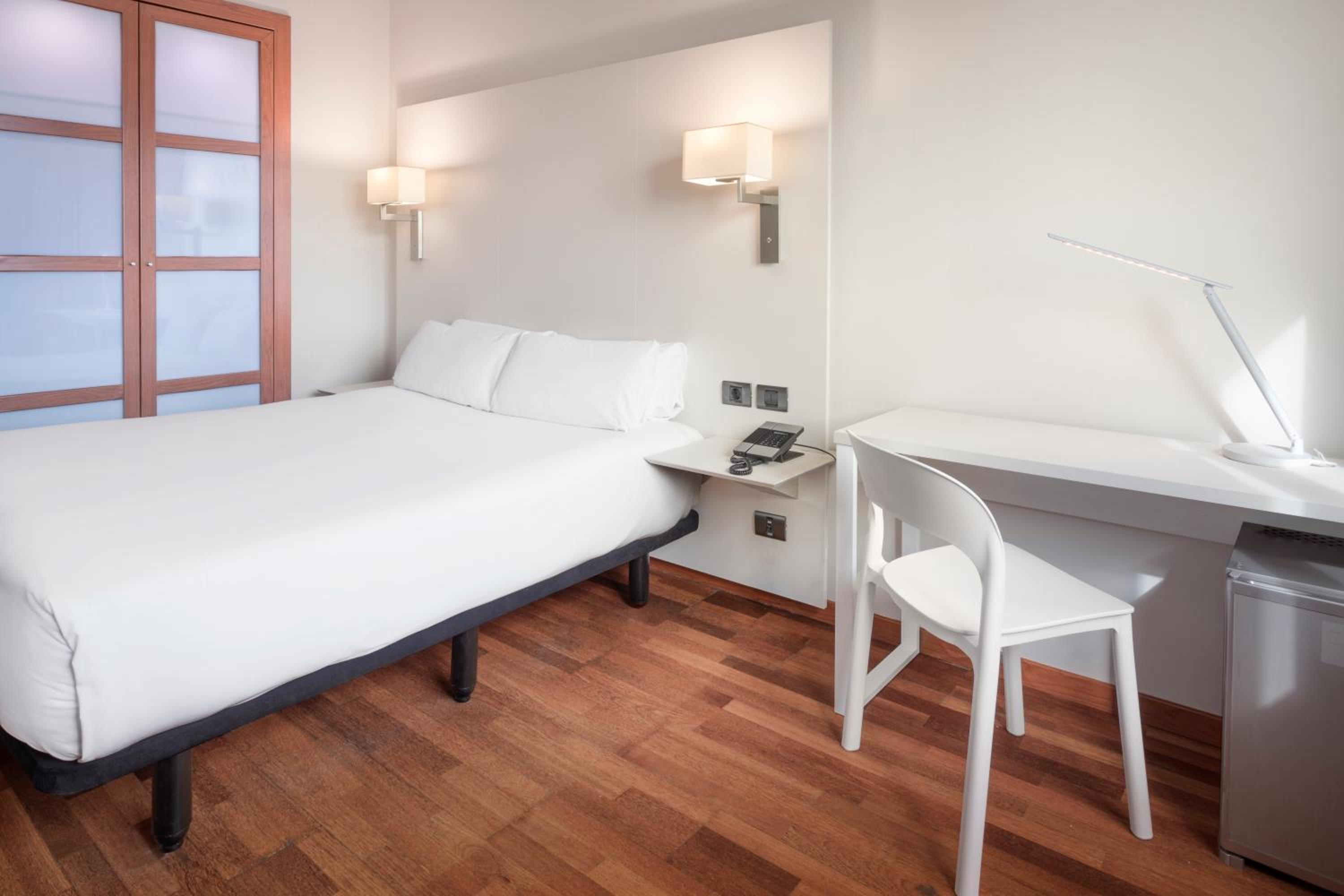 Double or Twin Room - Photo 6
