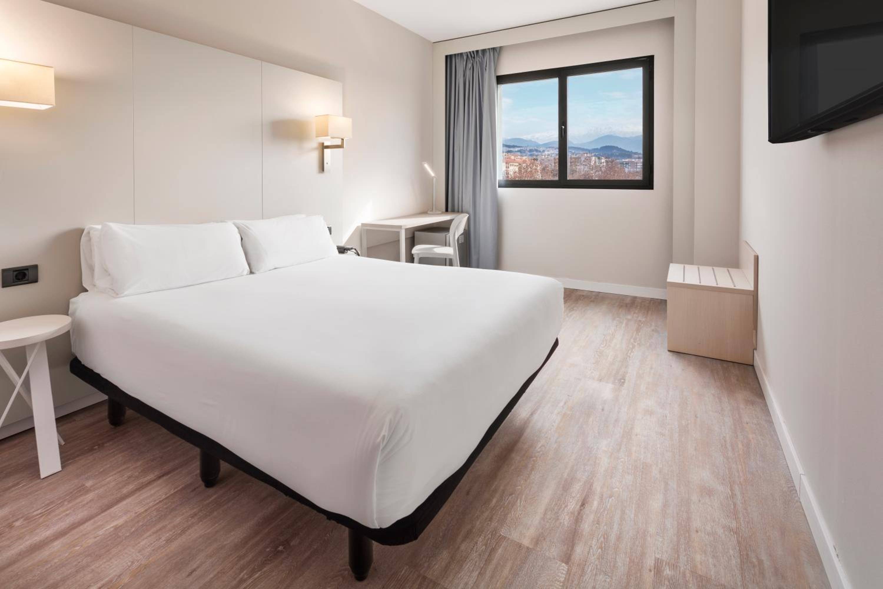 Double or Twin Room - Photo 7
