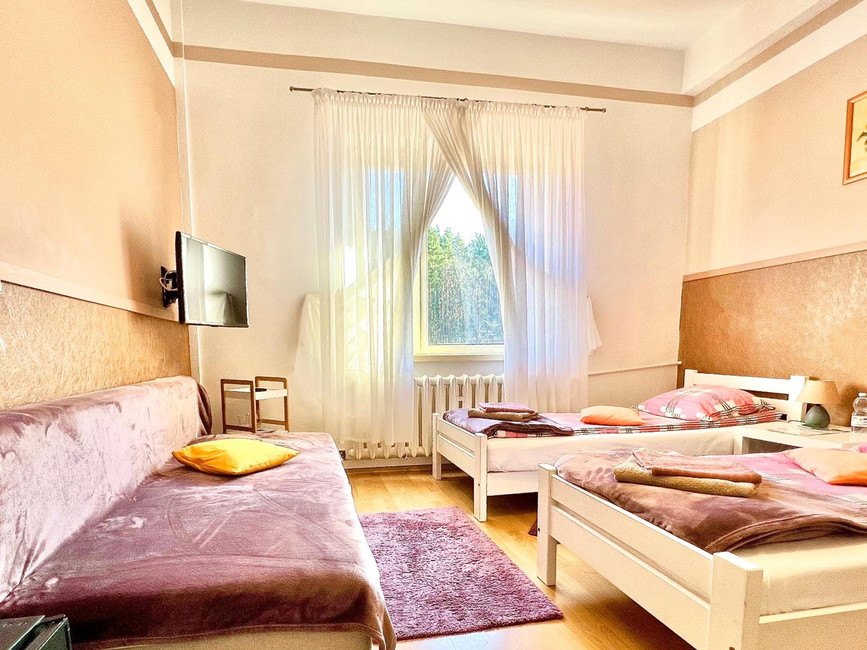 Triple Room with Bathroom - Photo 2