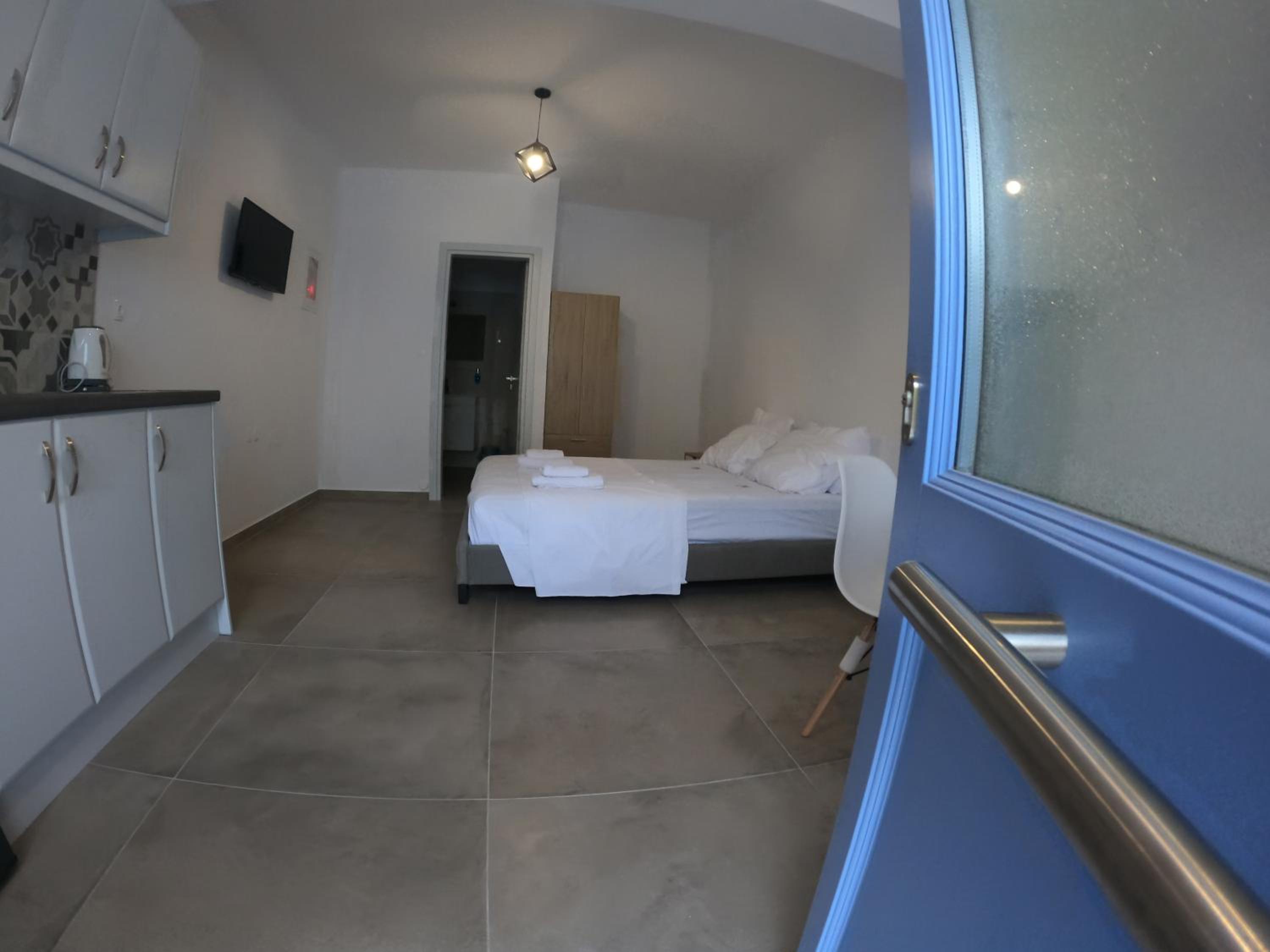 One-Bedroom House - Photo 10
