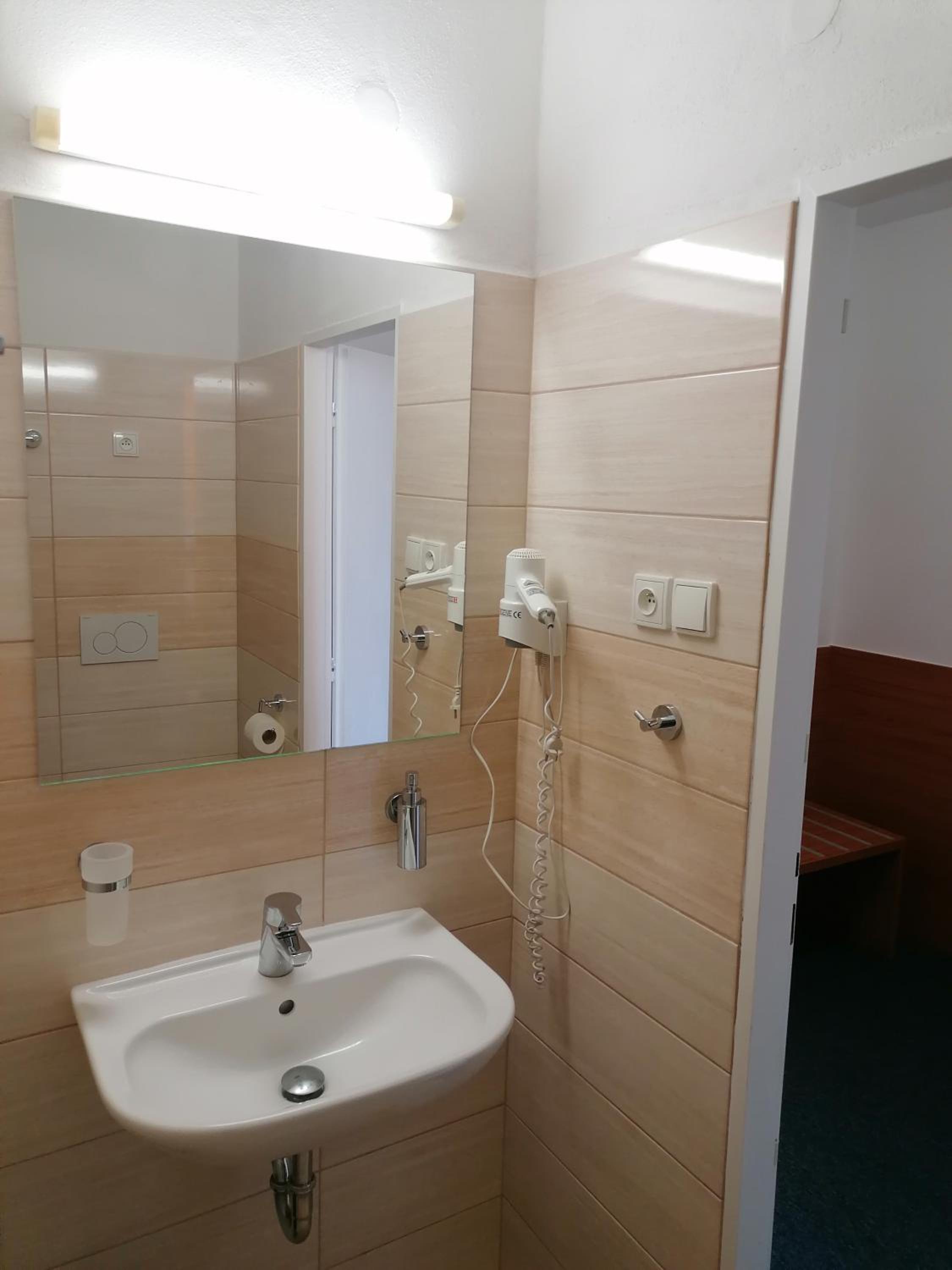 Superior Quadruple Room - Photo 15