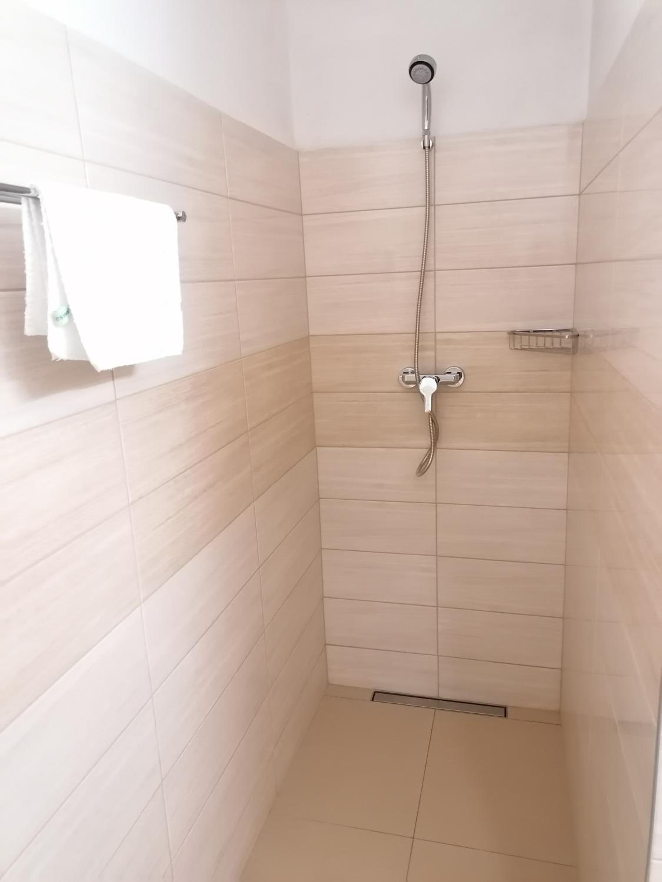 Superior Quadruple Room - Photo 12