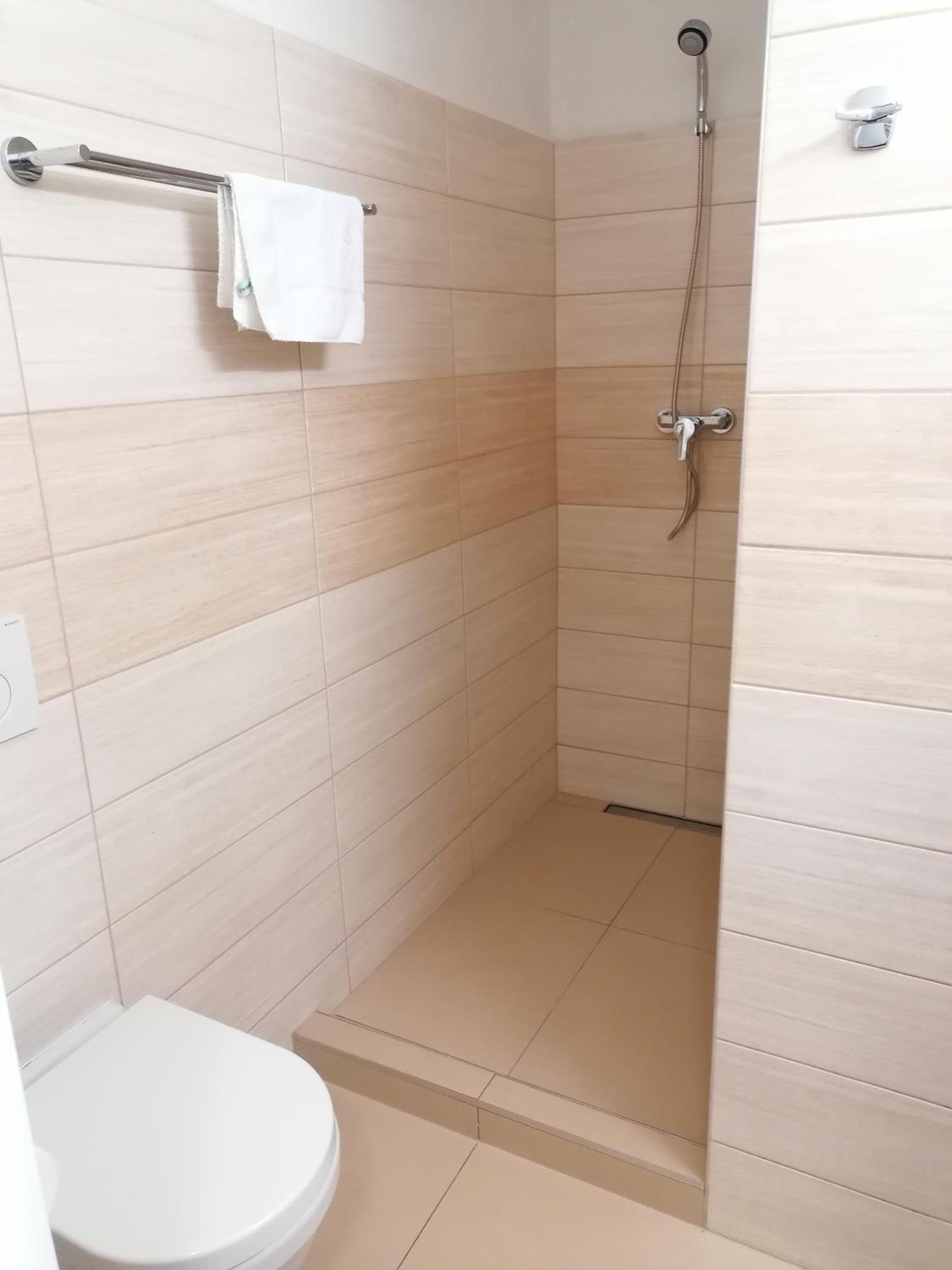 Superior Quadruple Room - Photo 14