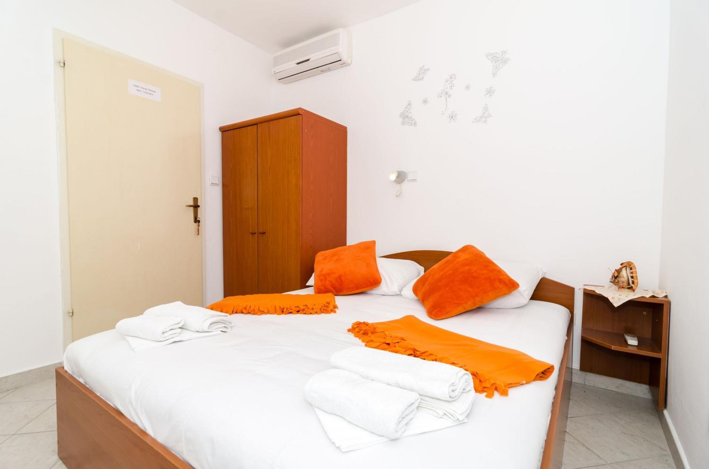 Double Room with Private External Bathroom photo 1