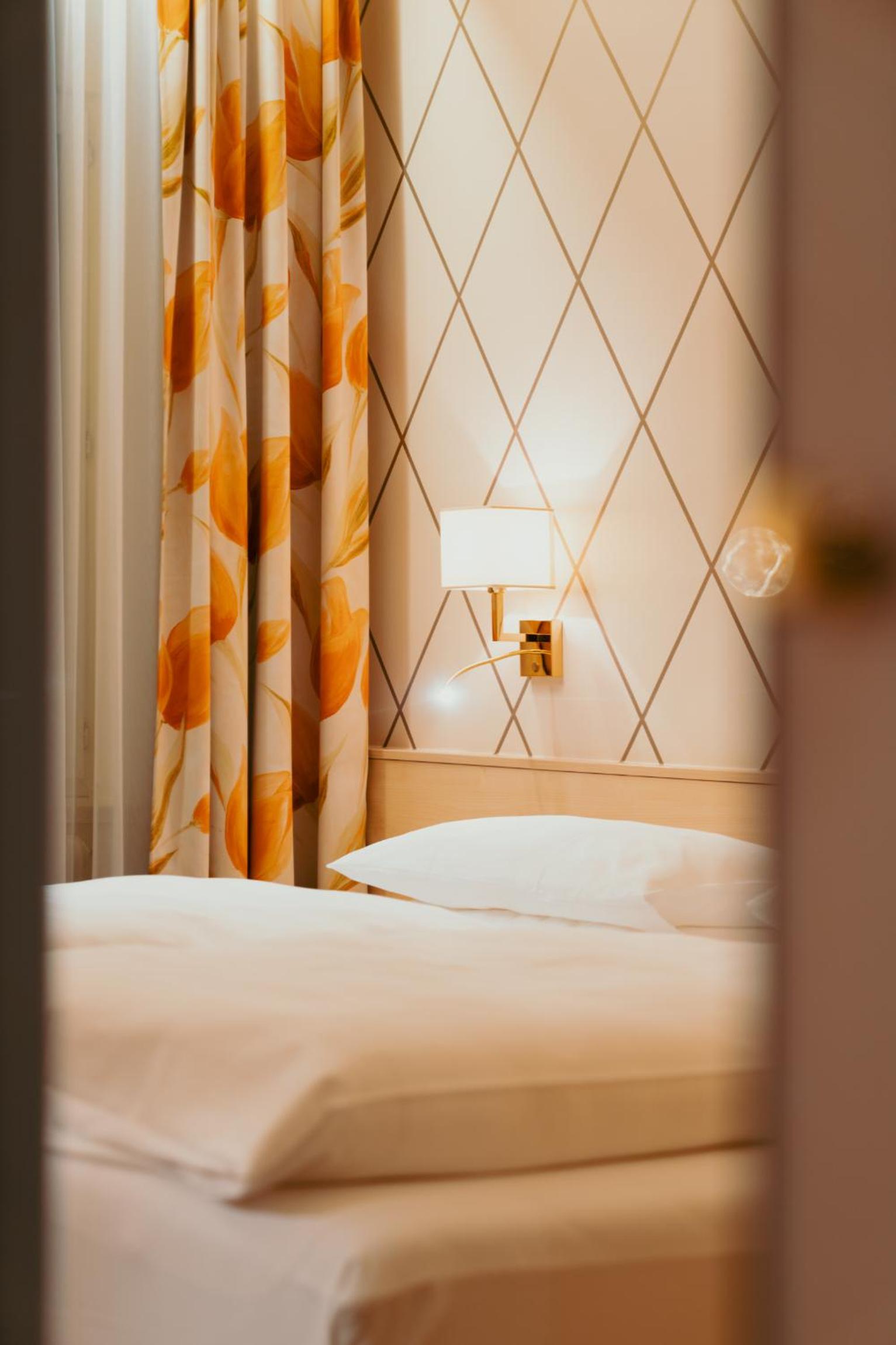 Double or Twin Room - Photo 7