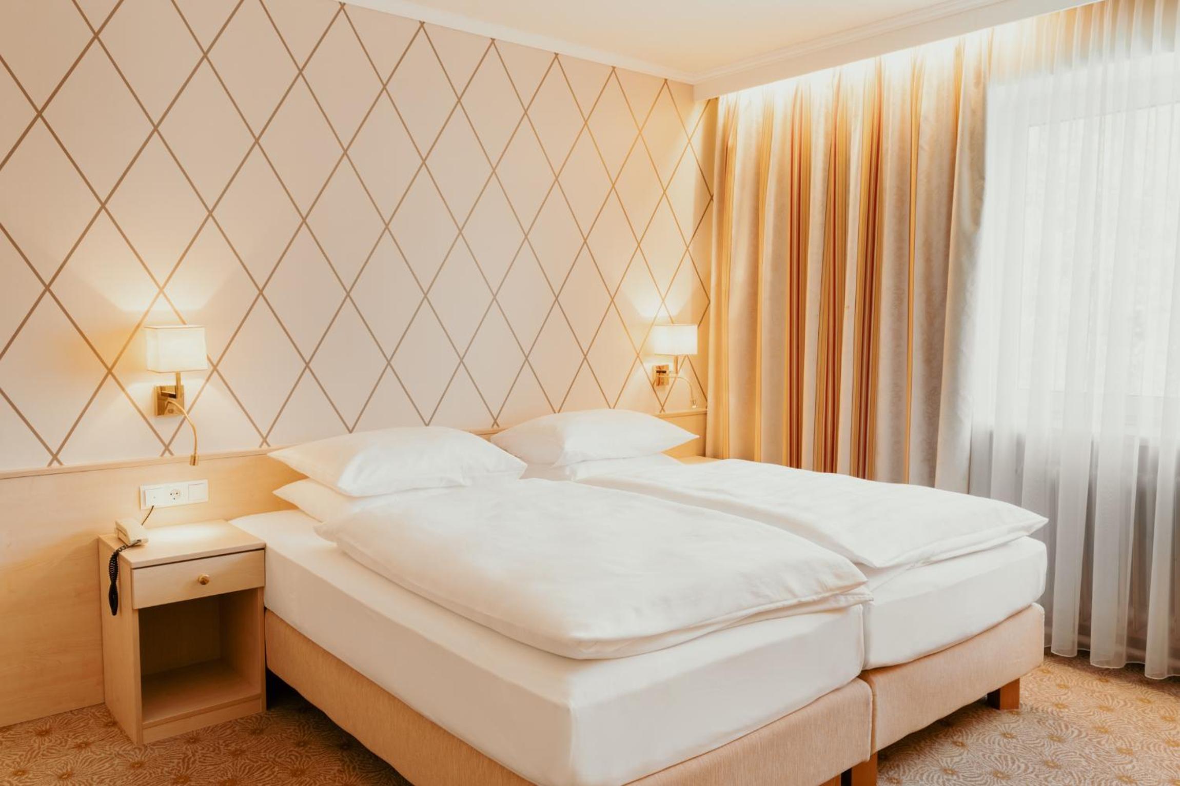 Double or Twin Room - Photo 8