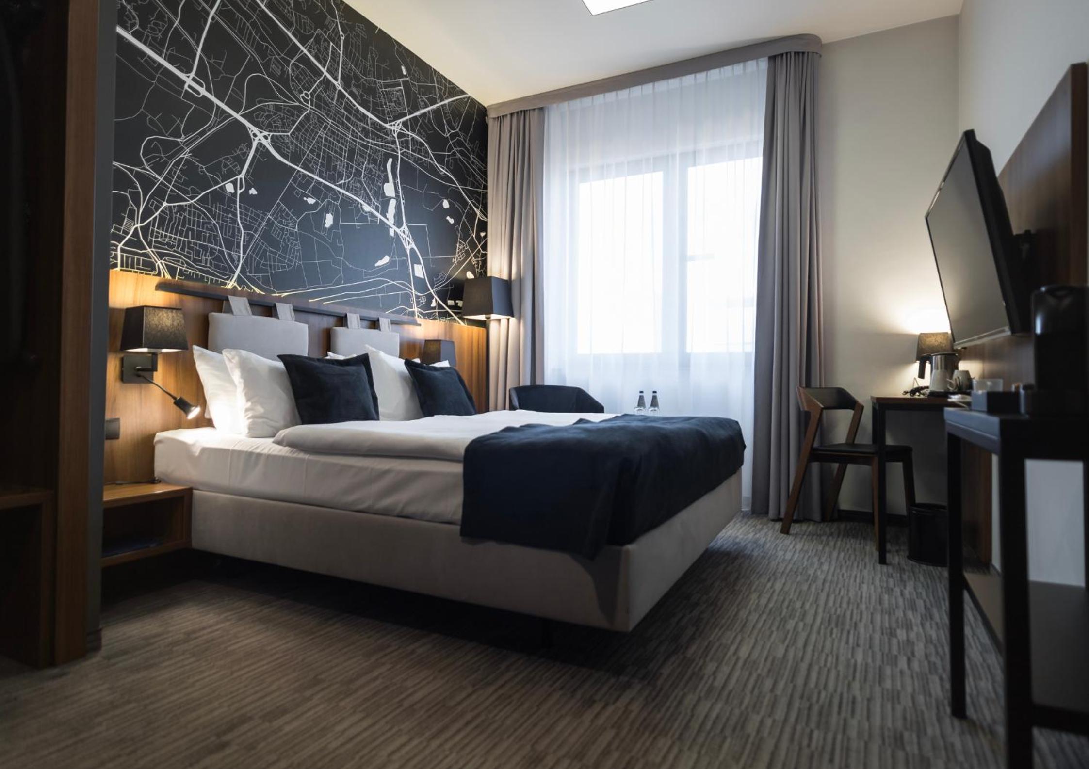 Superior King Room - Photo 11
