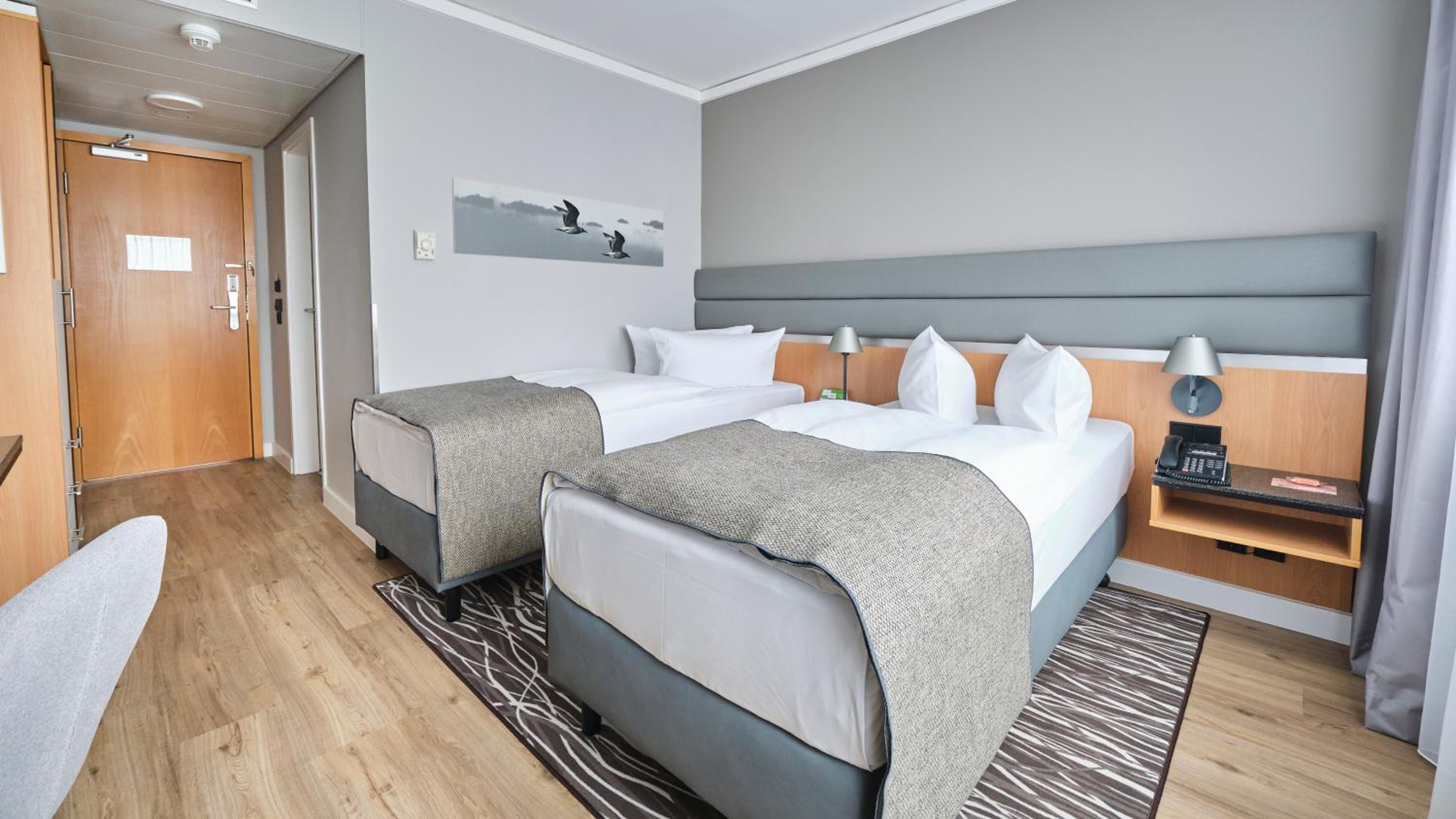 Standard Twin Room - Photo 9