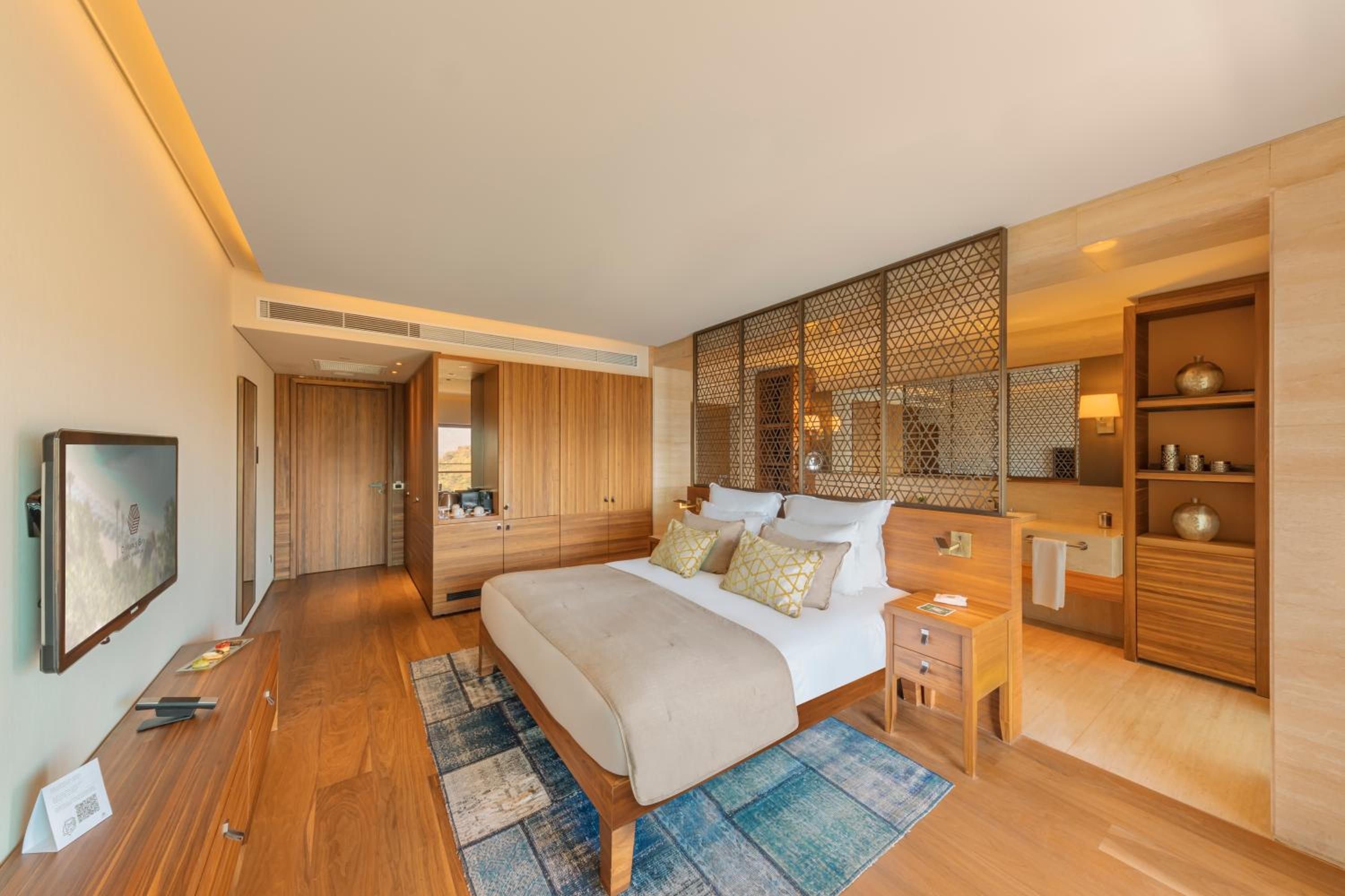 Deluxe Room with Sea View - Photo 7