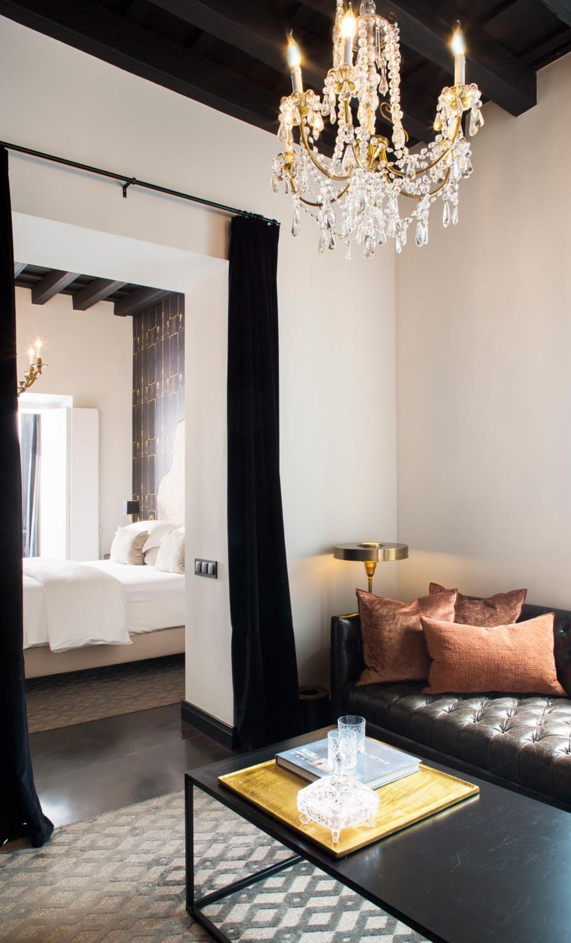 Junior Suite with Balcony - Photo 5