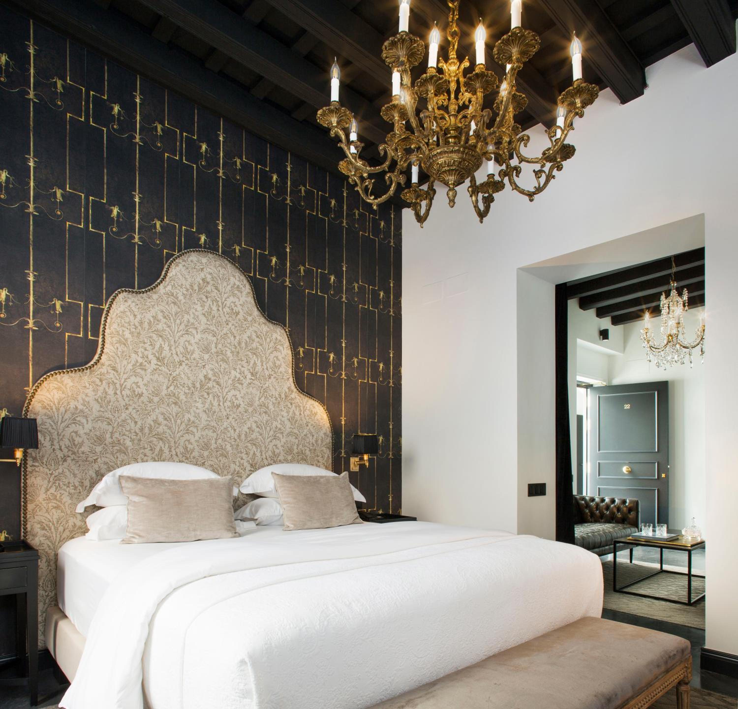 Junior Suite with Balcony - Photo 7