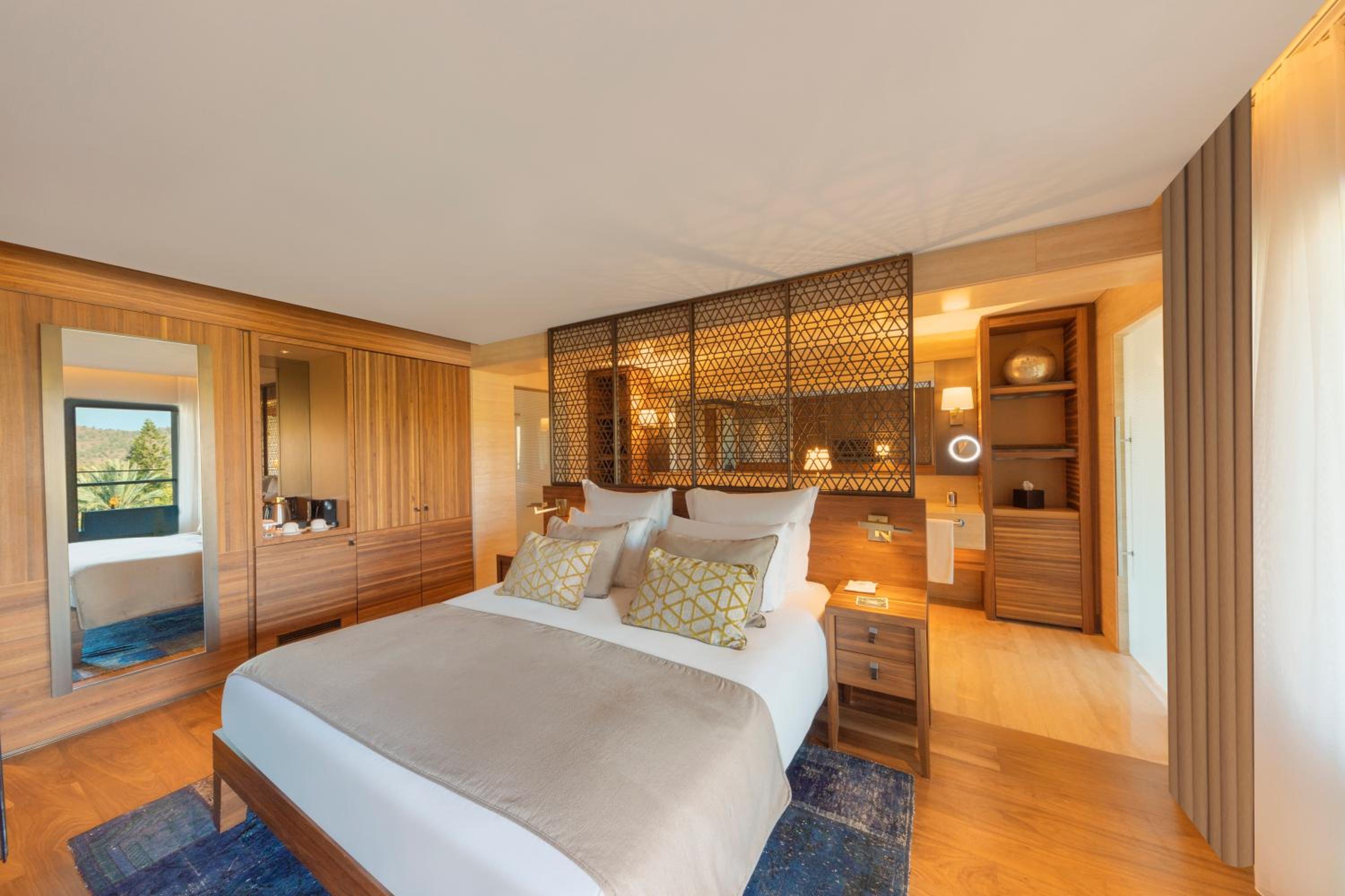 Junior Suite with Land View - Photo 2