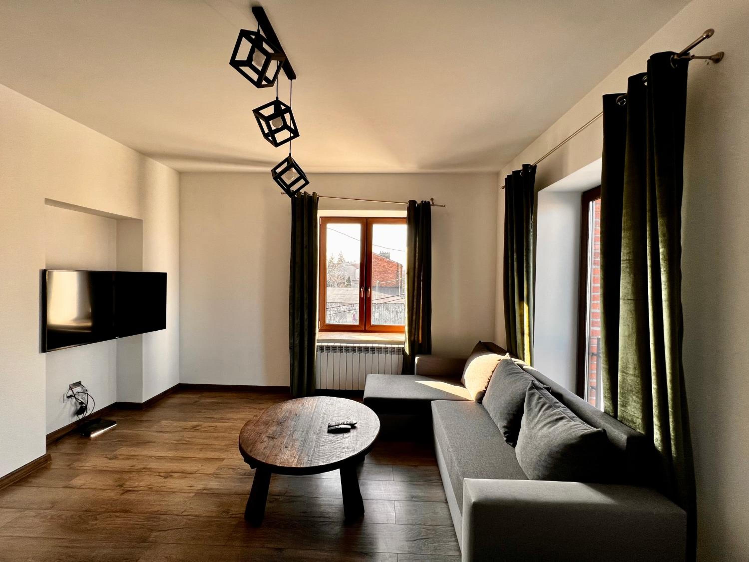 One-Bedroom Apartment - Photo 3