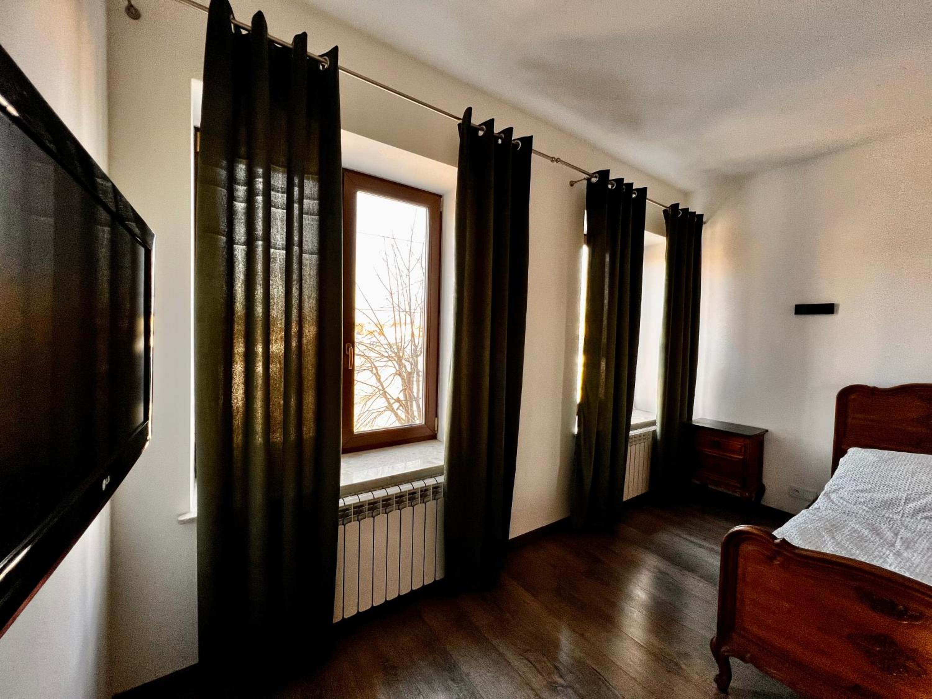 One-Bedroom Apartment - Photo 7