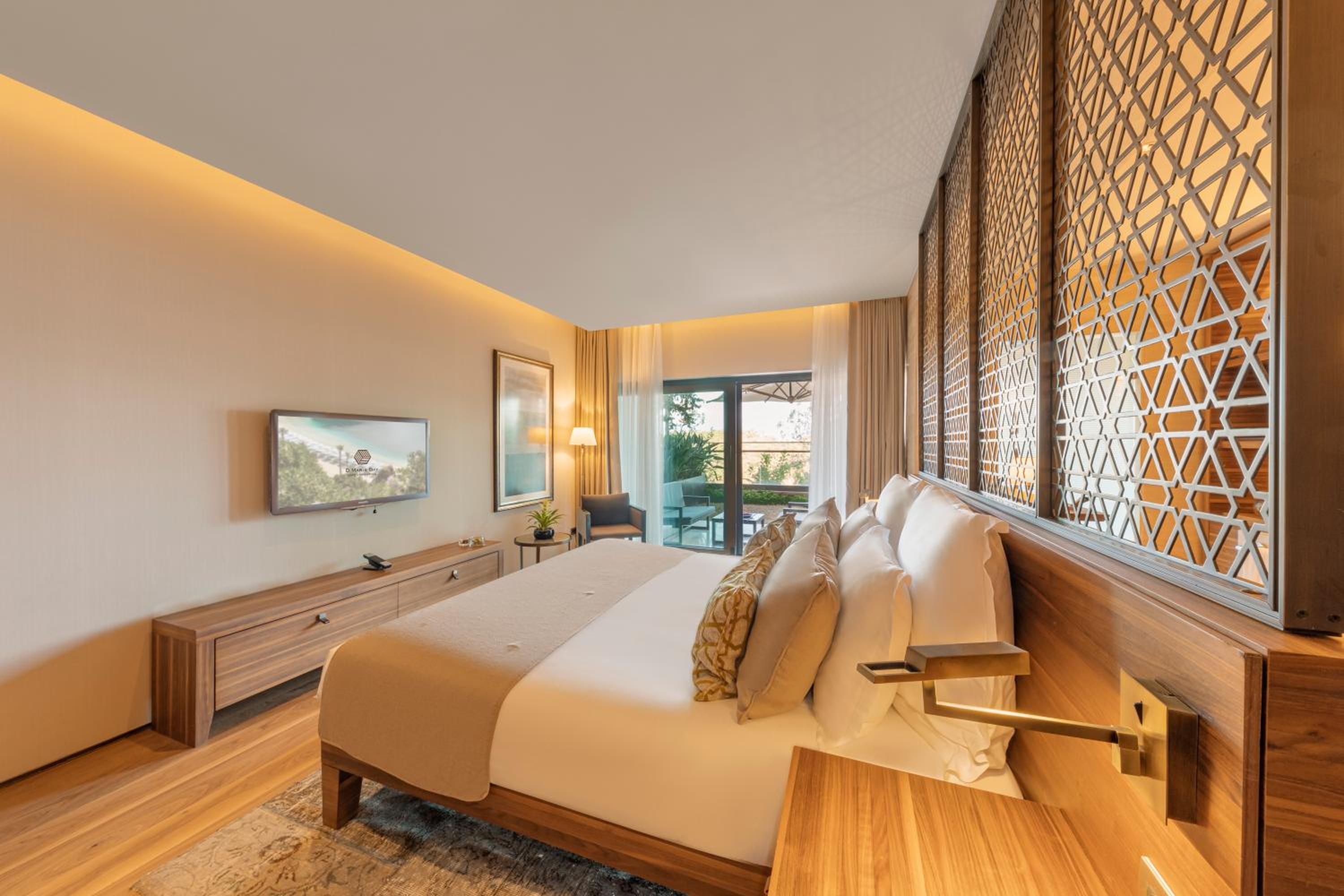 Deluxe Room with Land View - Photo 10