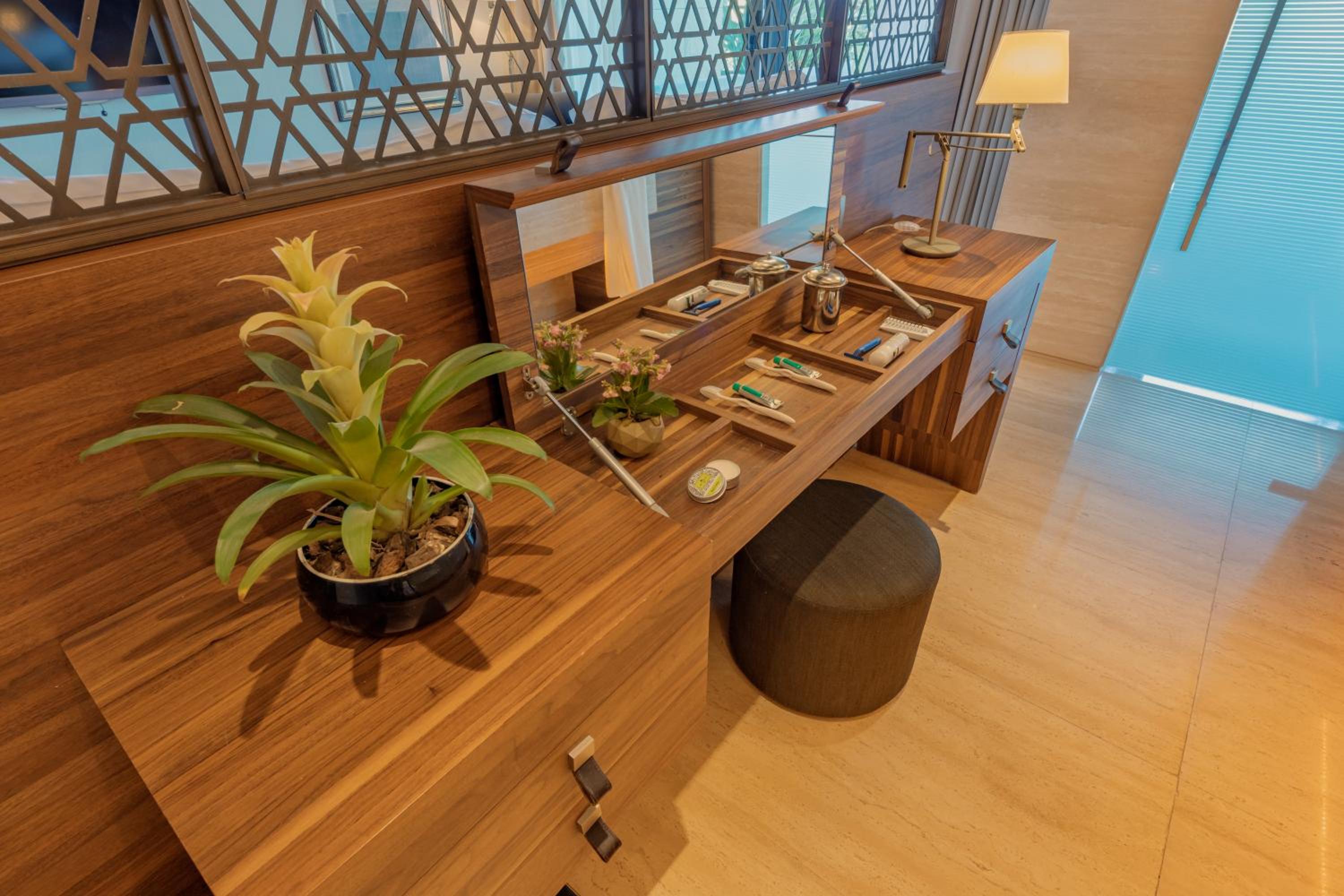 Deluxe Room with Land View - Photo 15