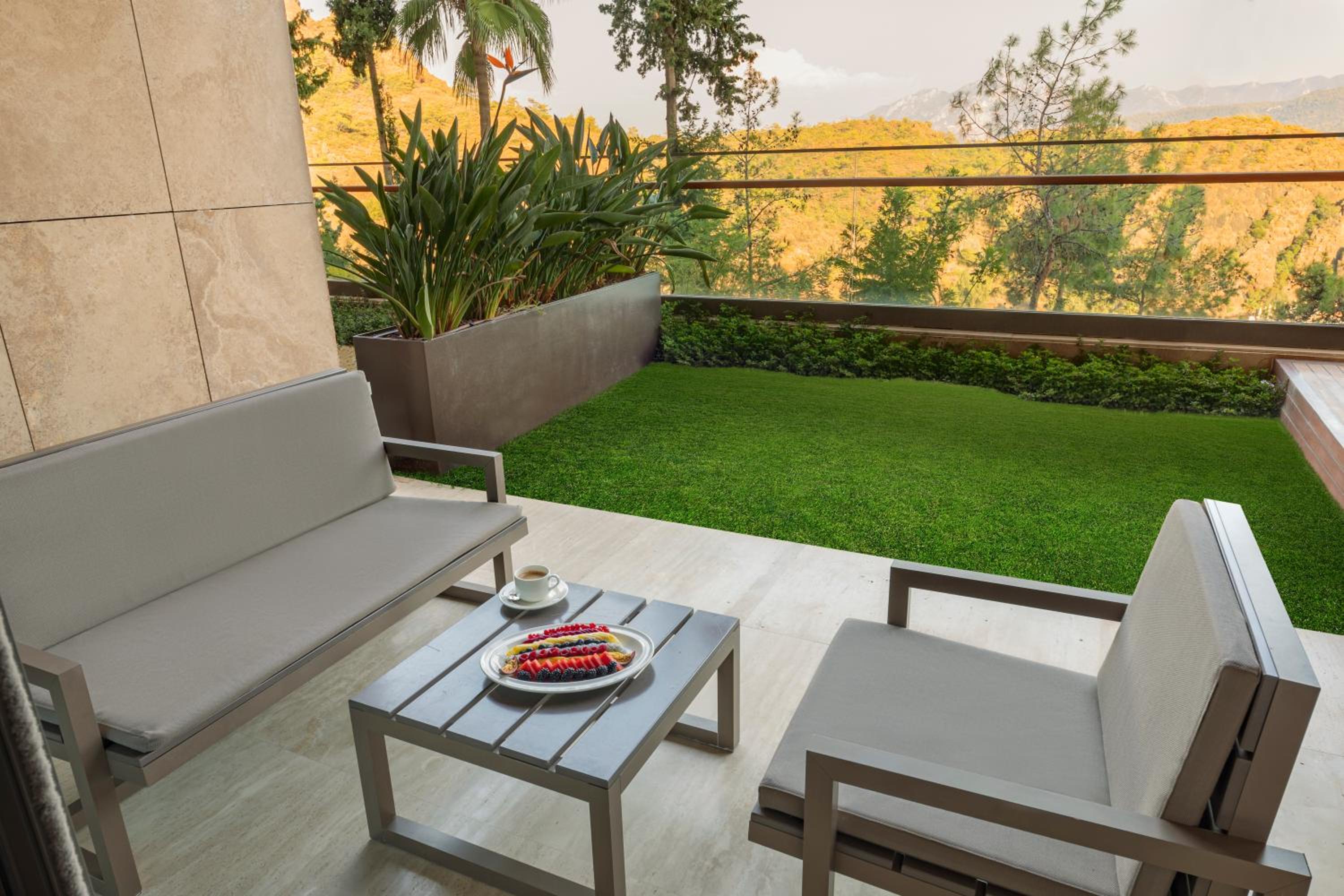 Deluxe Room with Land View - Photo 13