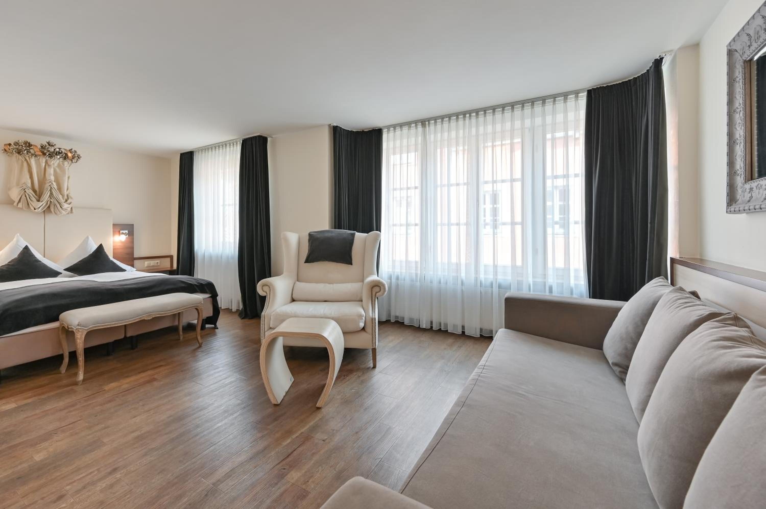 Maximilian Double Room - Large photo 3