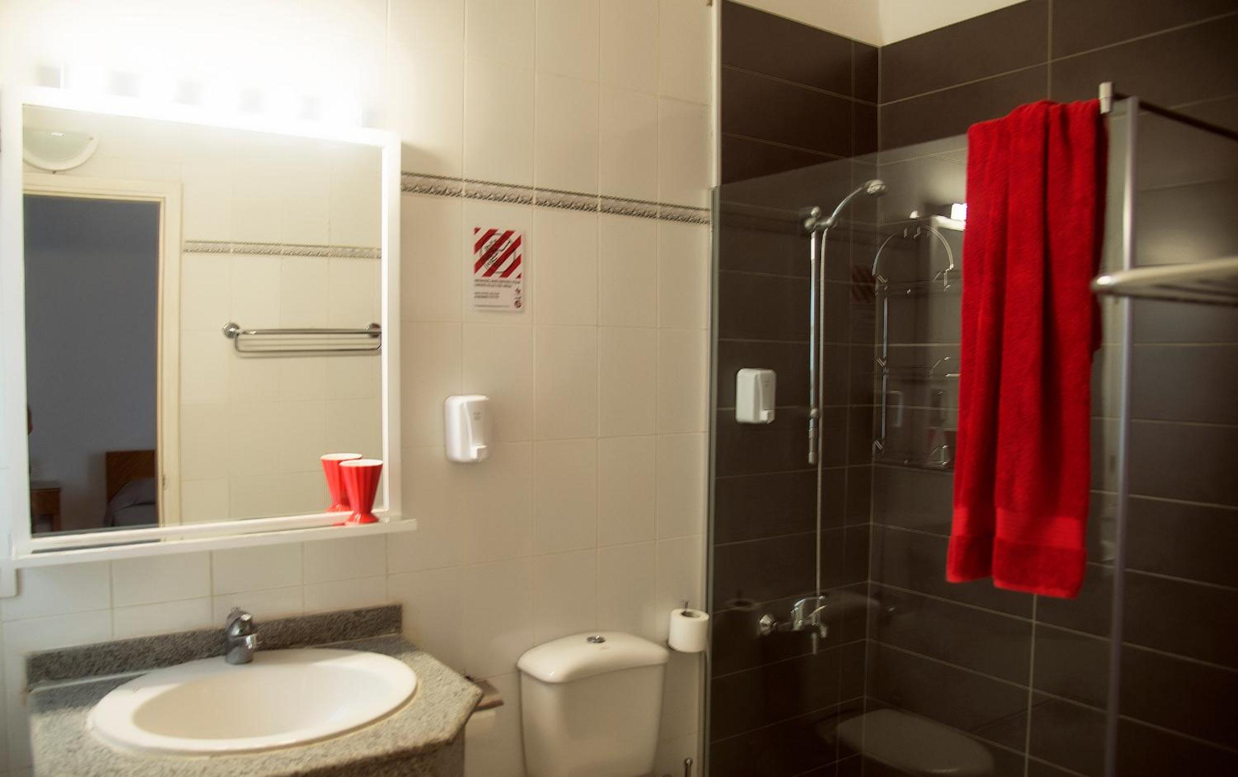 Junior Suite with Pool View - Photo 17
