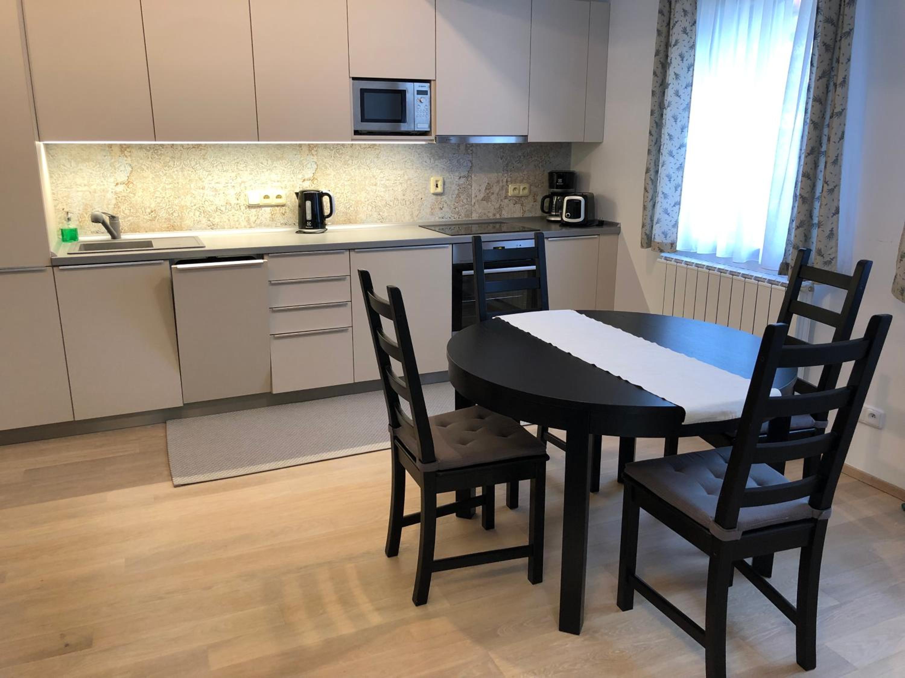 One-Bedroom Apartment - Photo 2