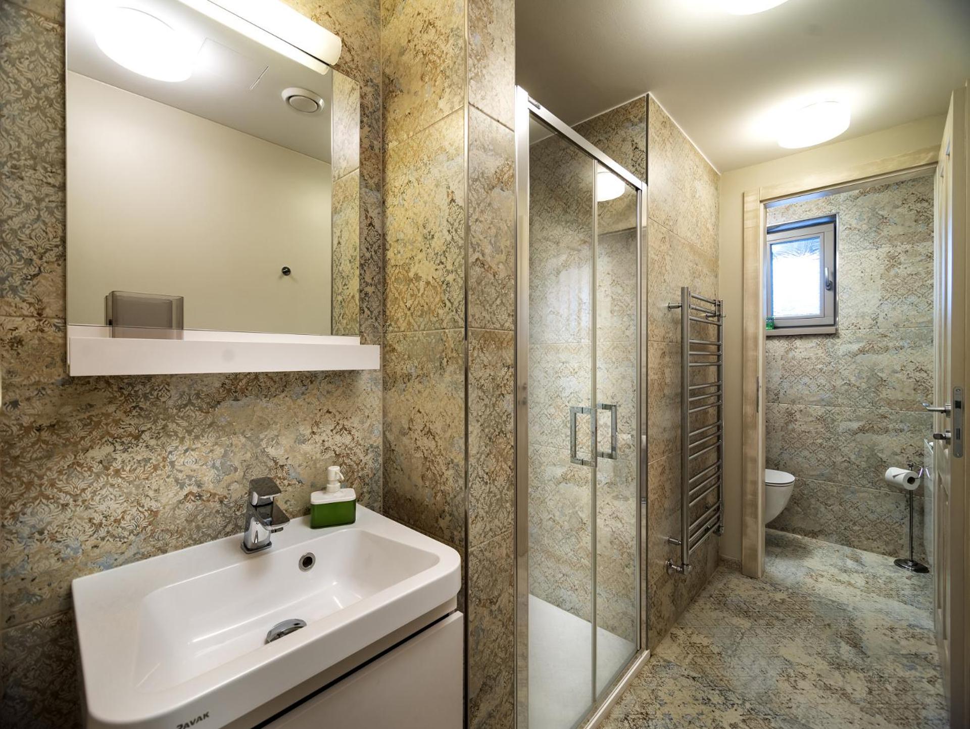 One-Bedroom Apartment - Photo 4