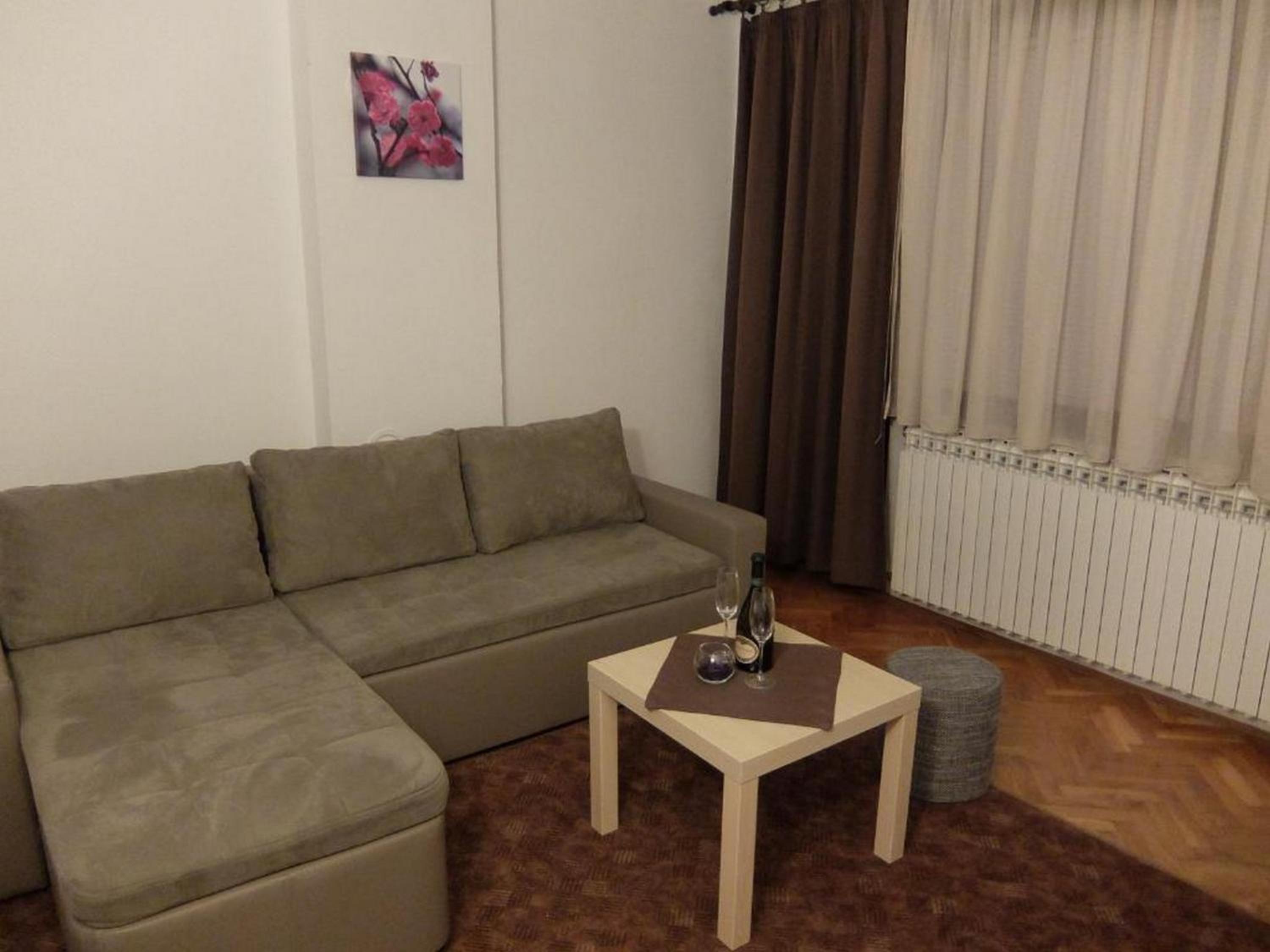 One Bedroom Apartment with Balcony - Photo 1