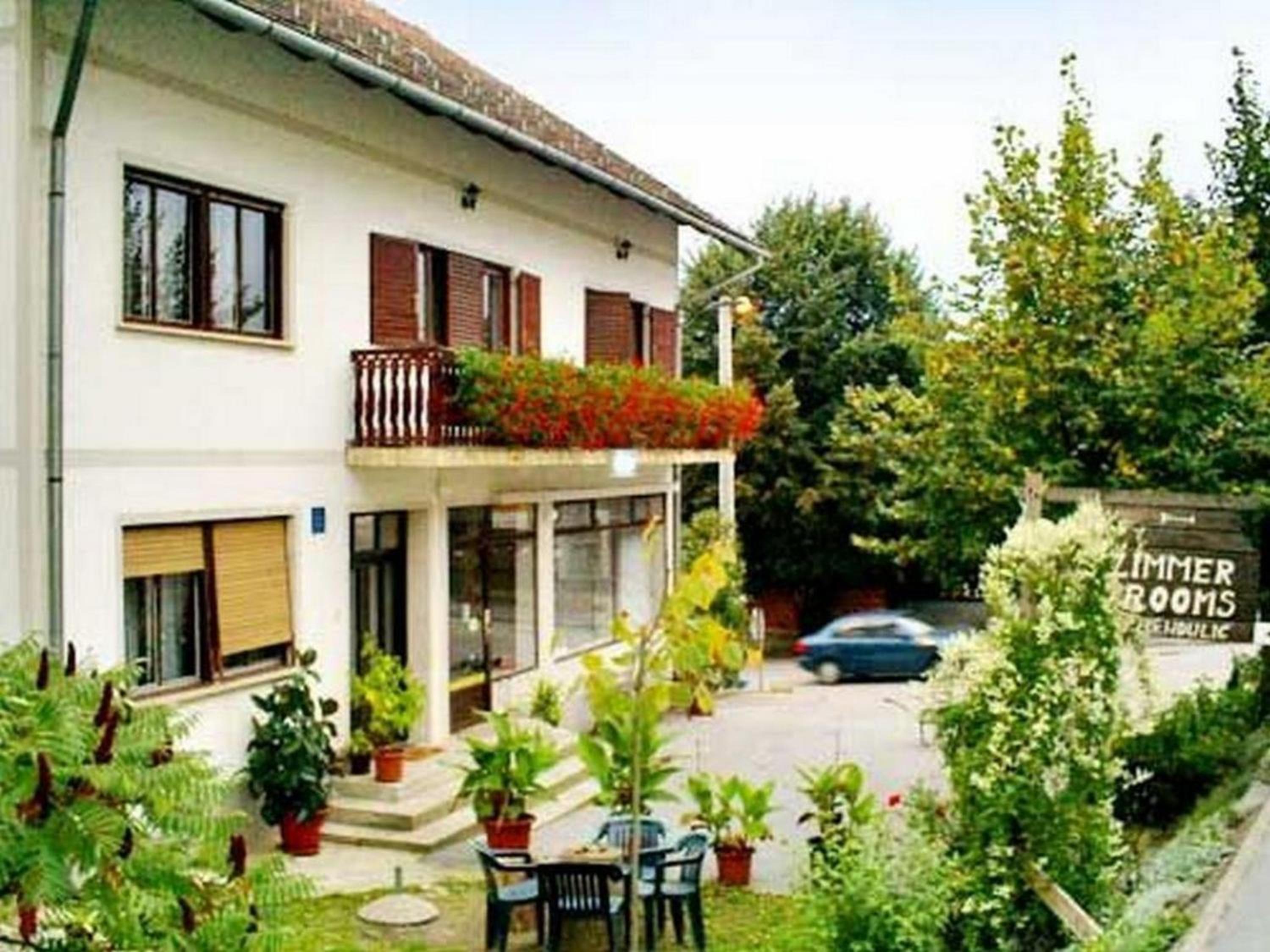 One Bedroom Apartment with Balcony - Photo 4