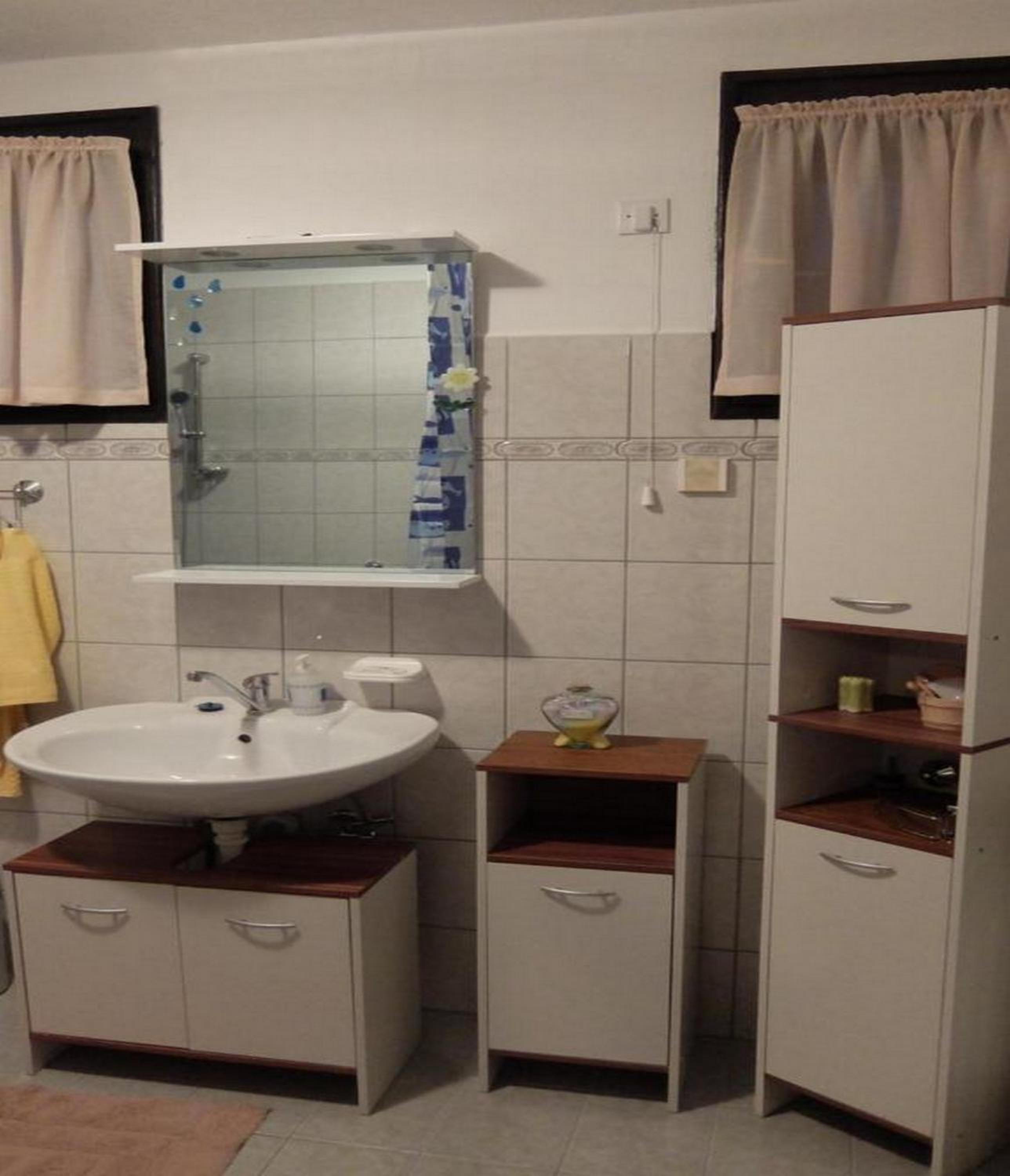 One Bedroom Apartment with Balcony - Photo 9