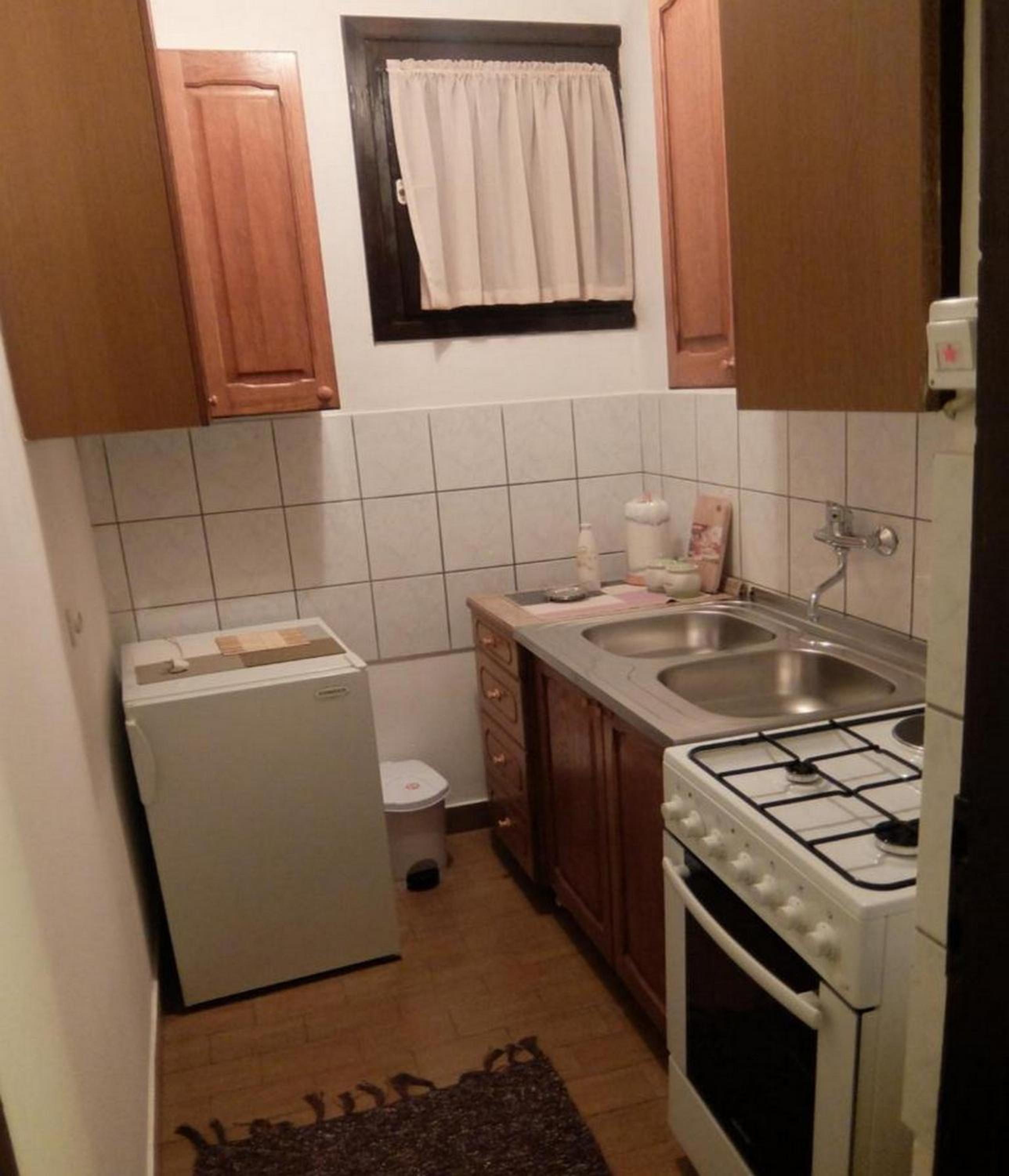 One Bedroom Apartment with Balcony - Photo 2