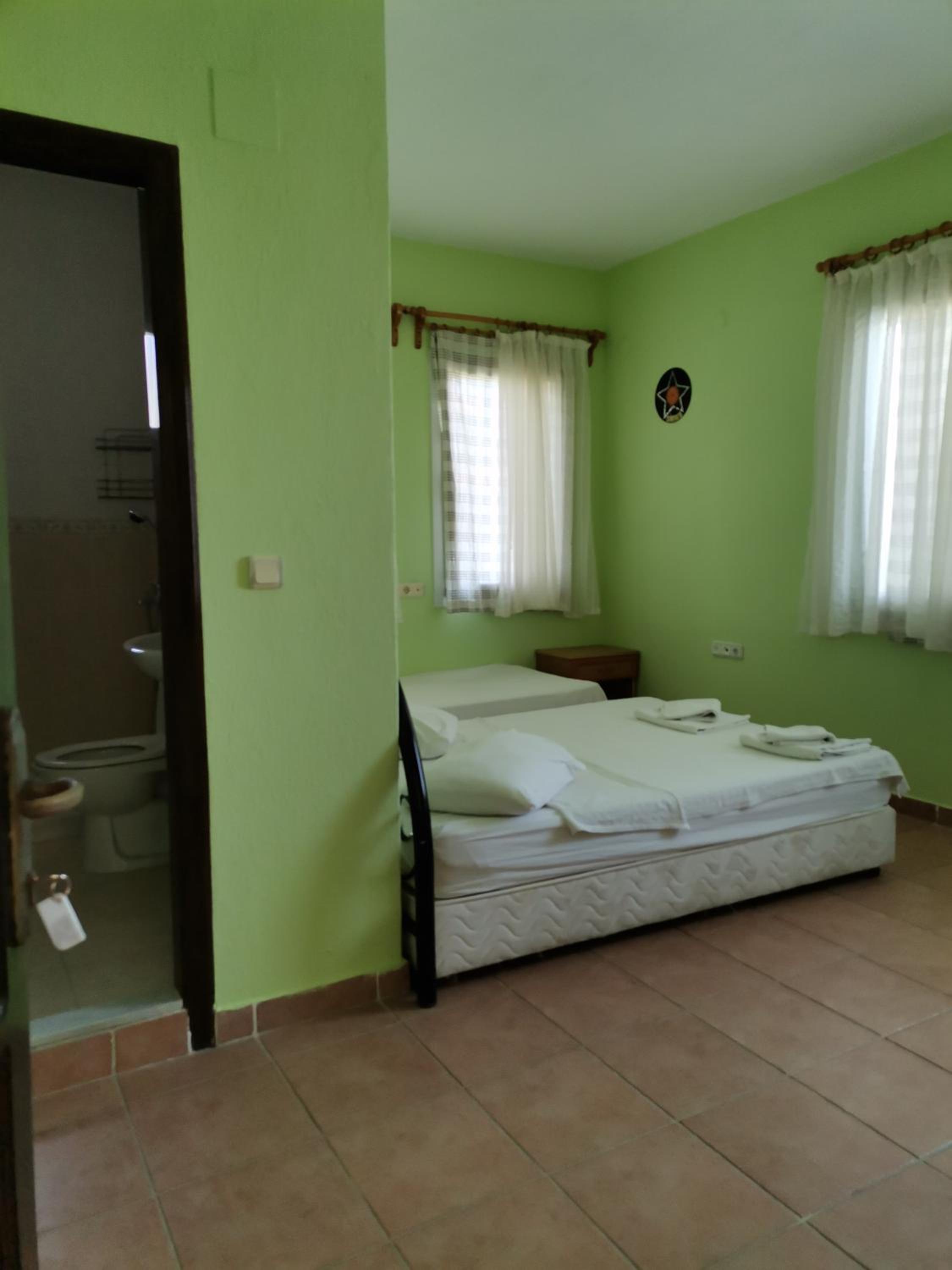 Standard Triple Room photo 3