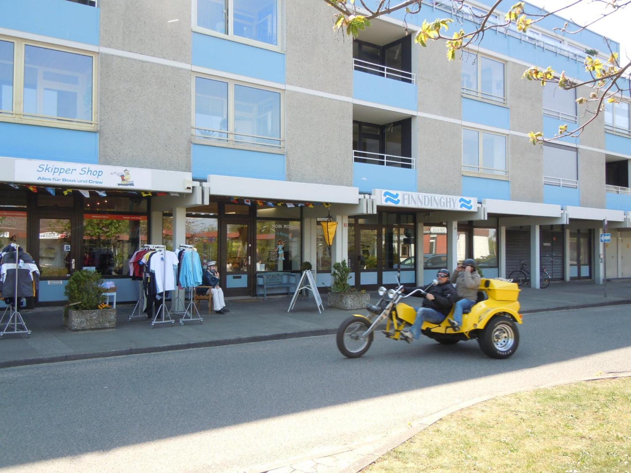 Apartment with Balcony photo 2