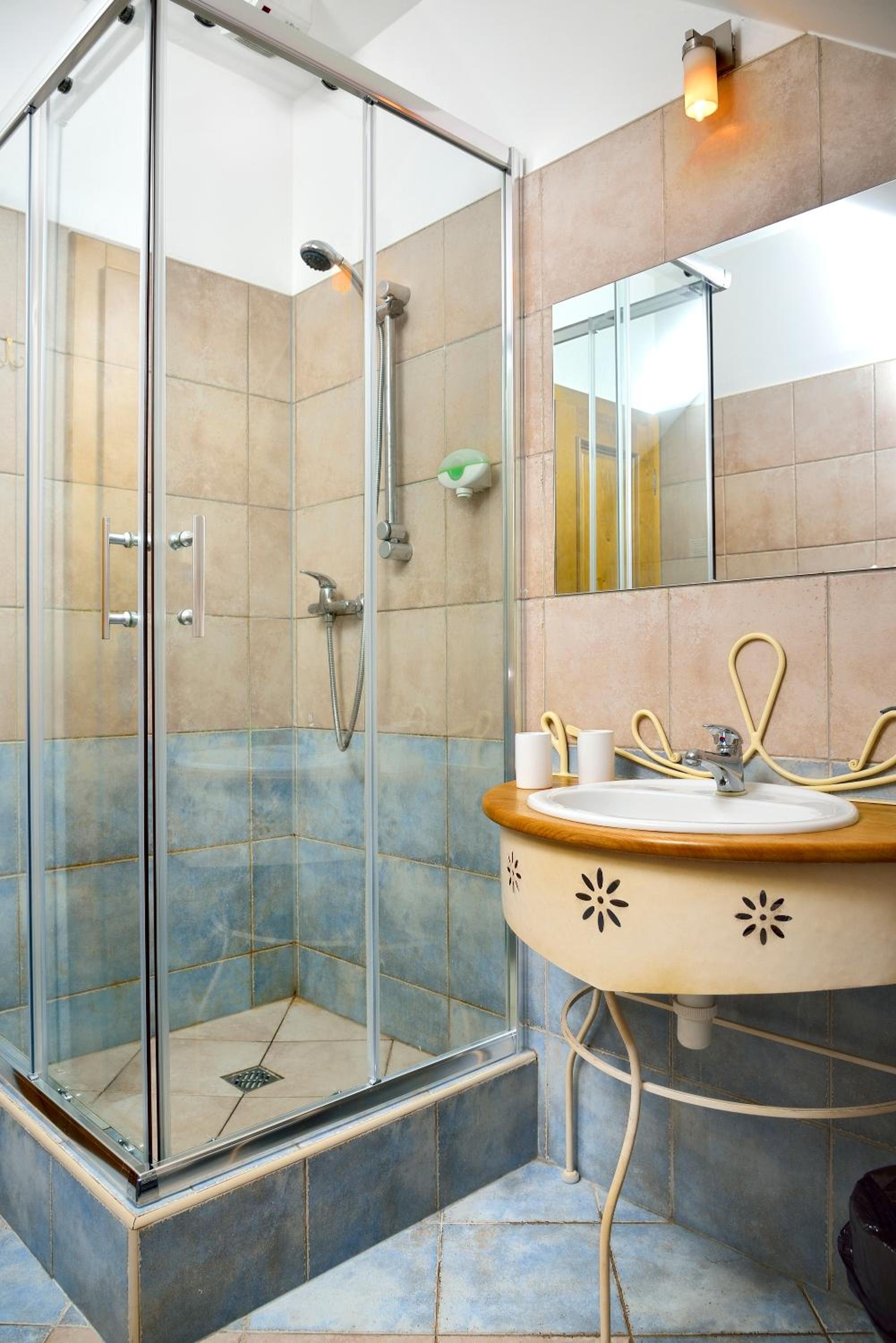 Double Room with Private Bathroom photo 2
