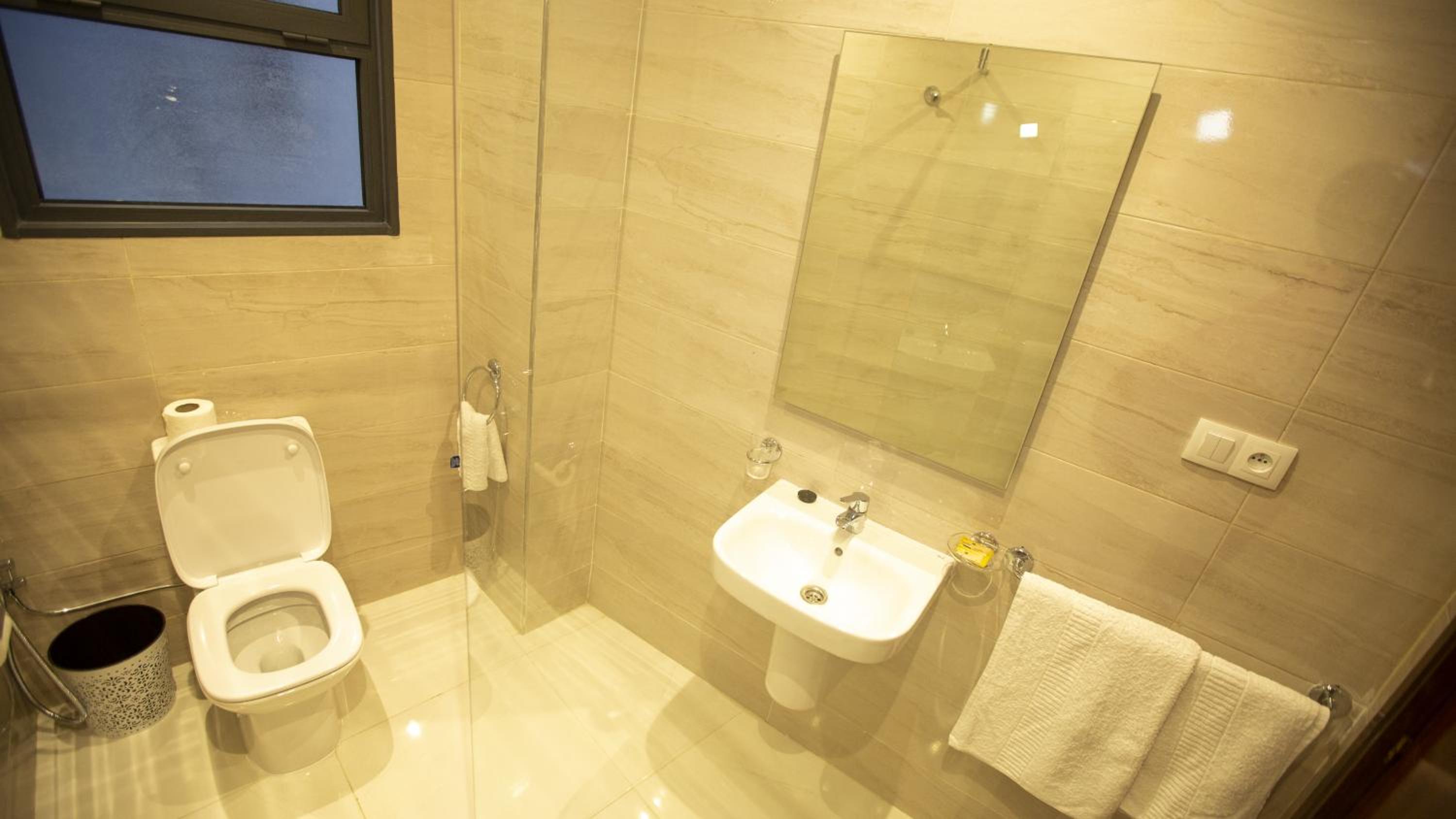 Double Room - Photo 8