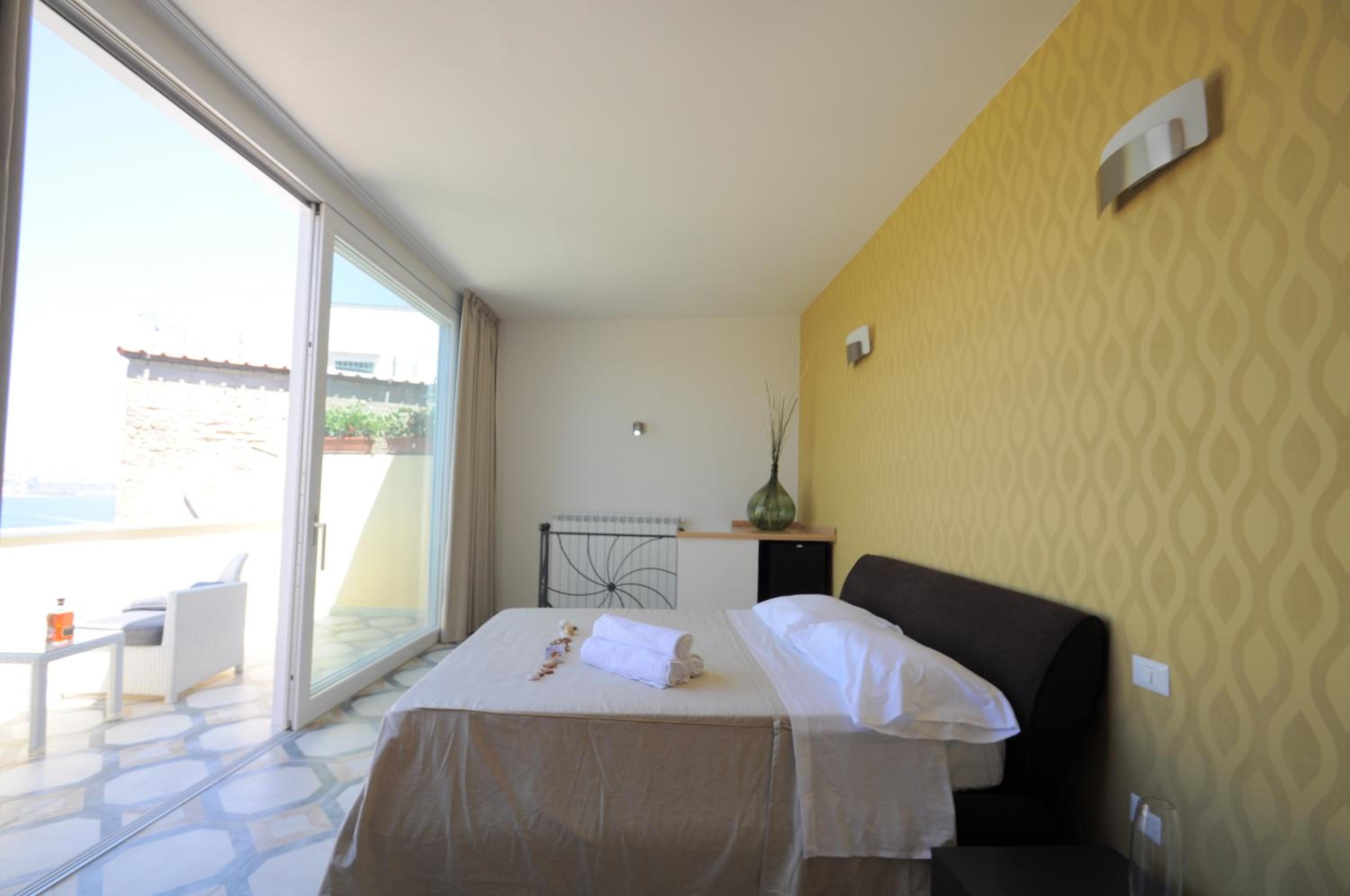 Deluxe Double Room with Balcony and Sea View