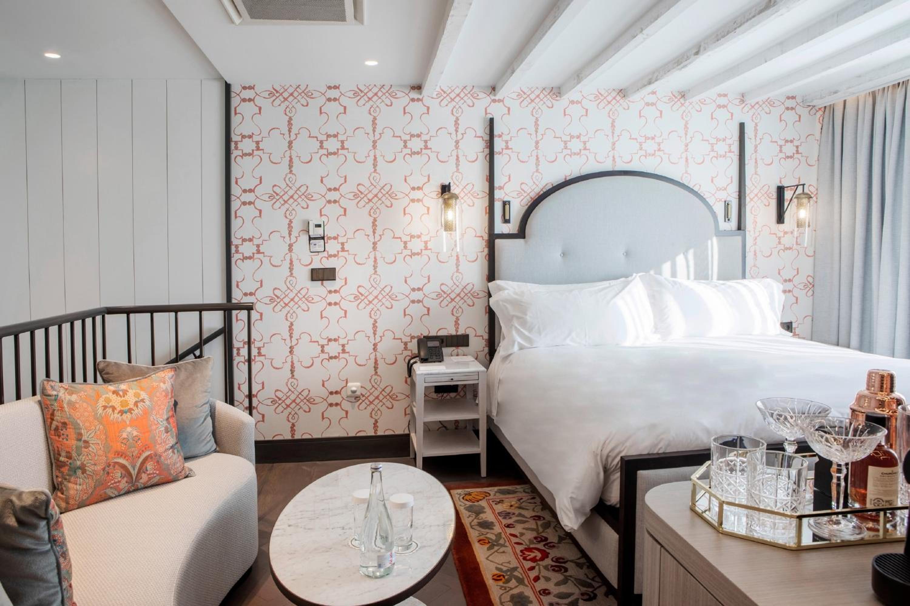 Classic King Room with Cathedral View - Photo 4