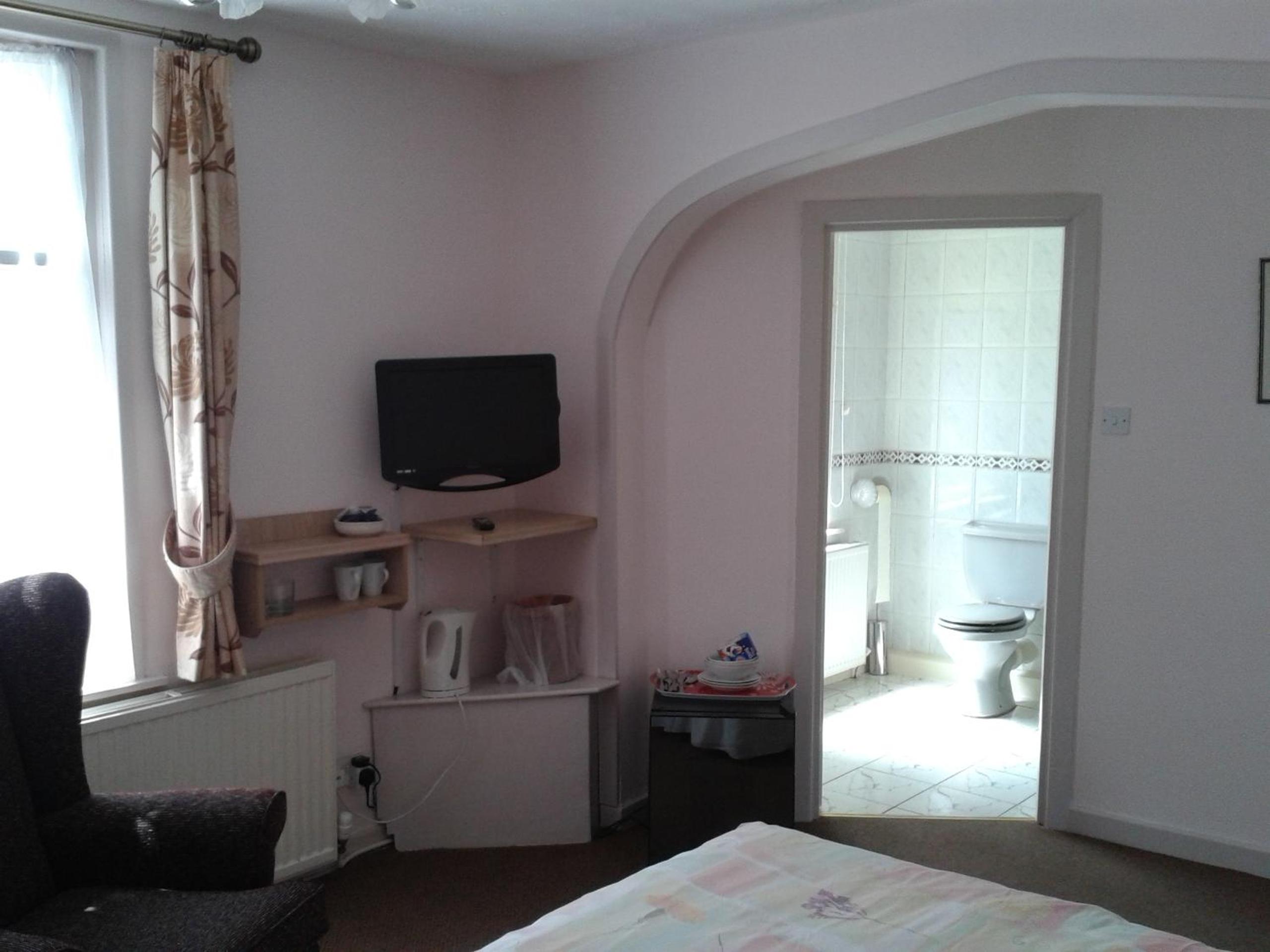 Double/Twin Ensuite Room - Photo 8