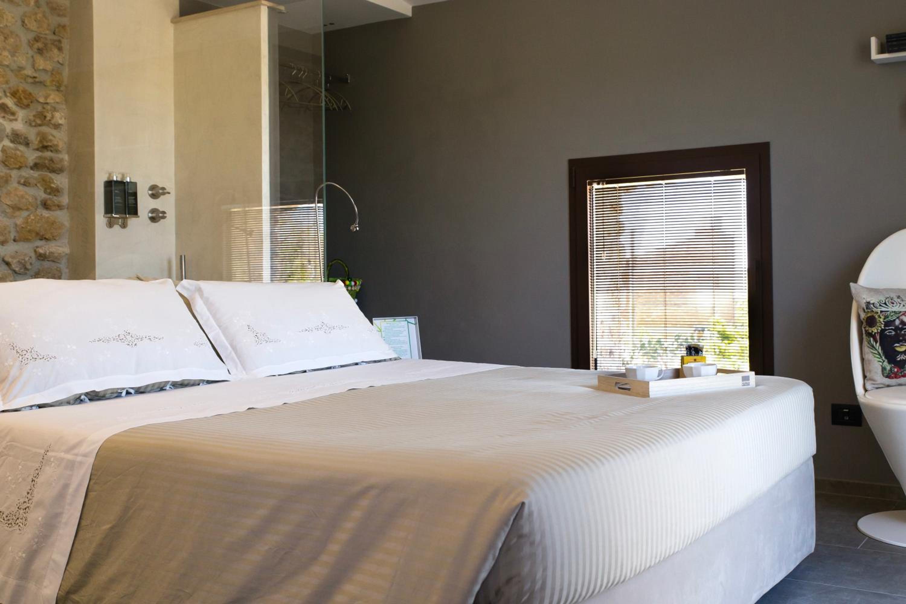 Deluxe Double Room - Photo 7