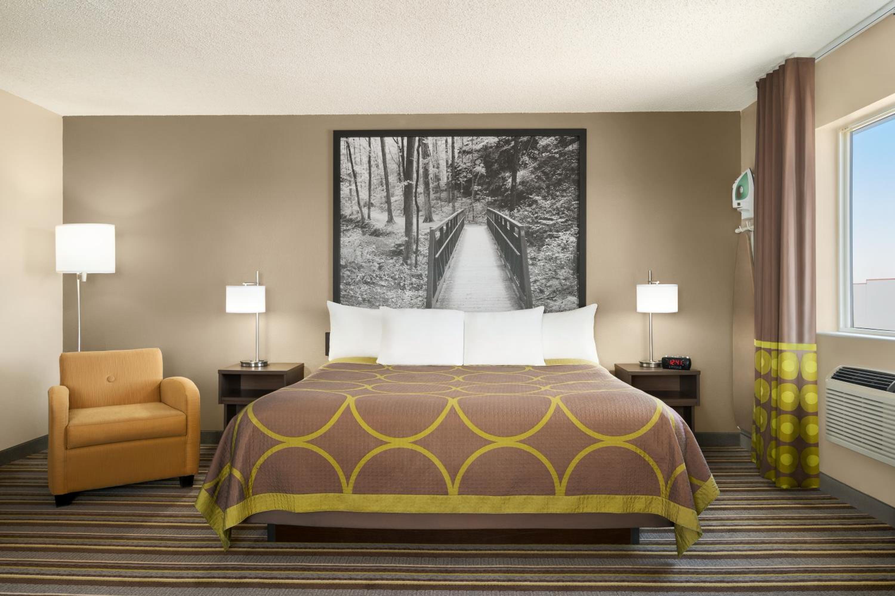King Room - Non-Smoking - Photo 1