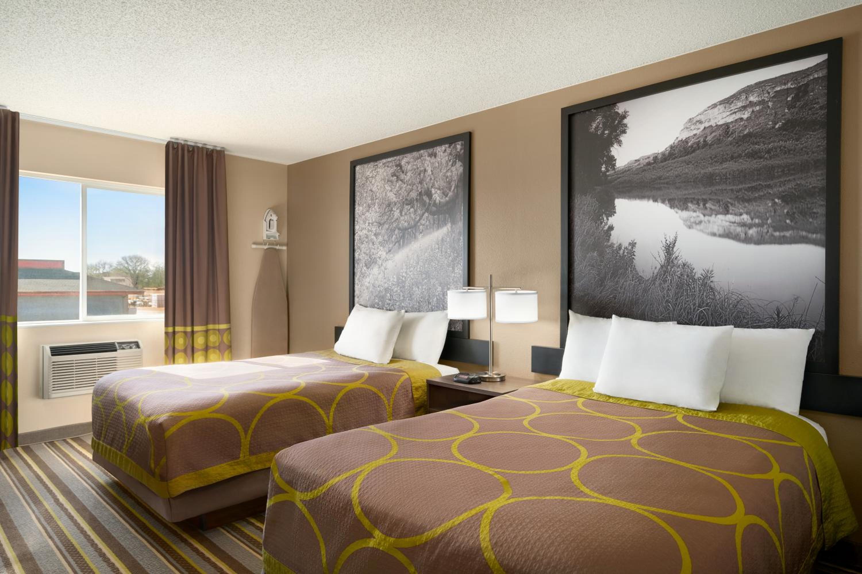 Double Room with Two Double Beds - Non-Smoking - Photo 2