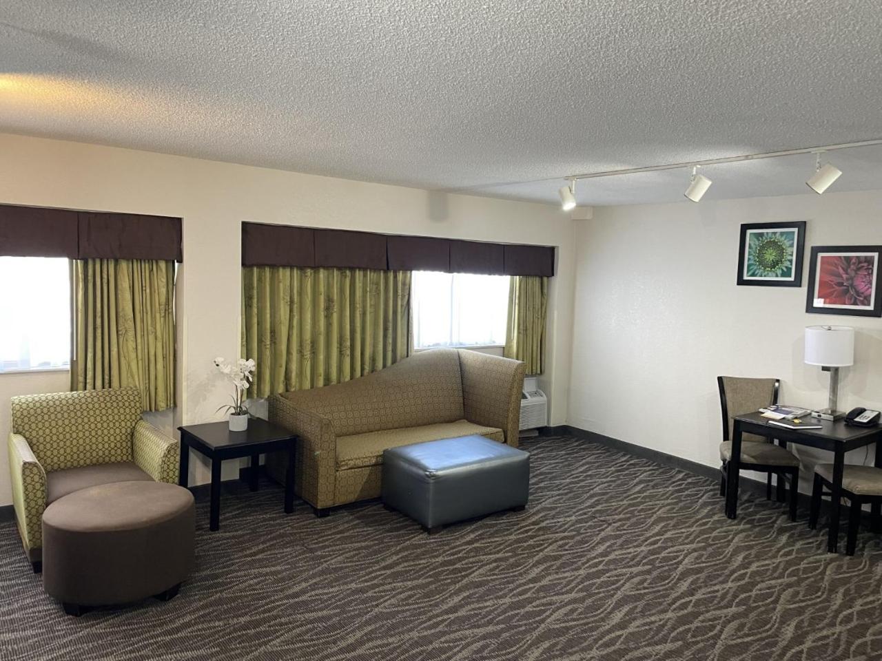 Queen Suite With Two Queen Beds - Non Smoking