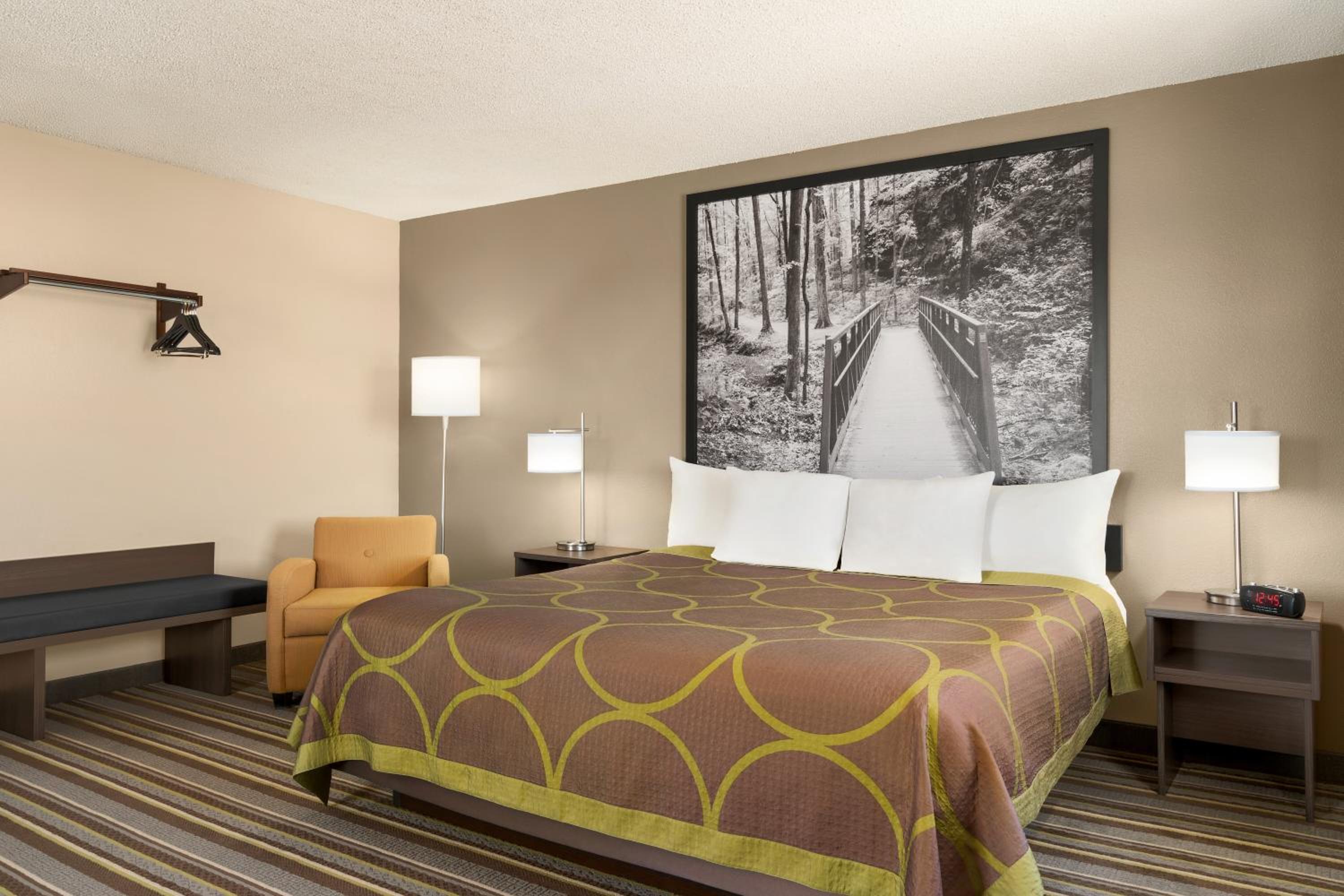 King Room - Non-Smoking - Photo 4