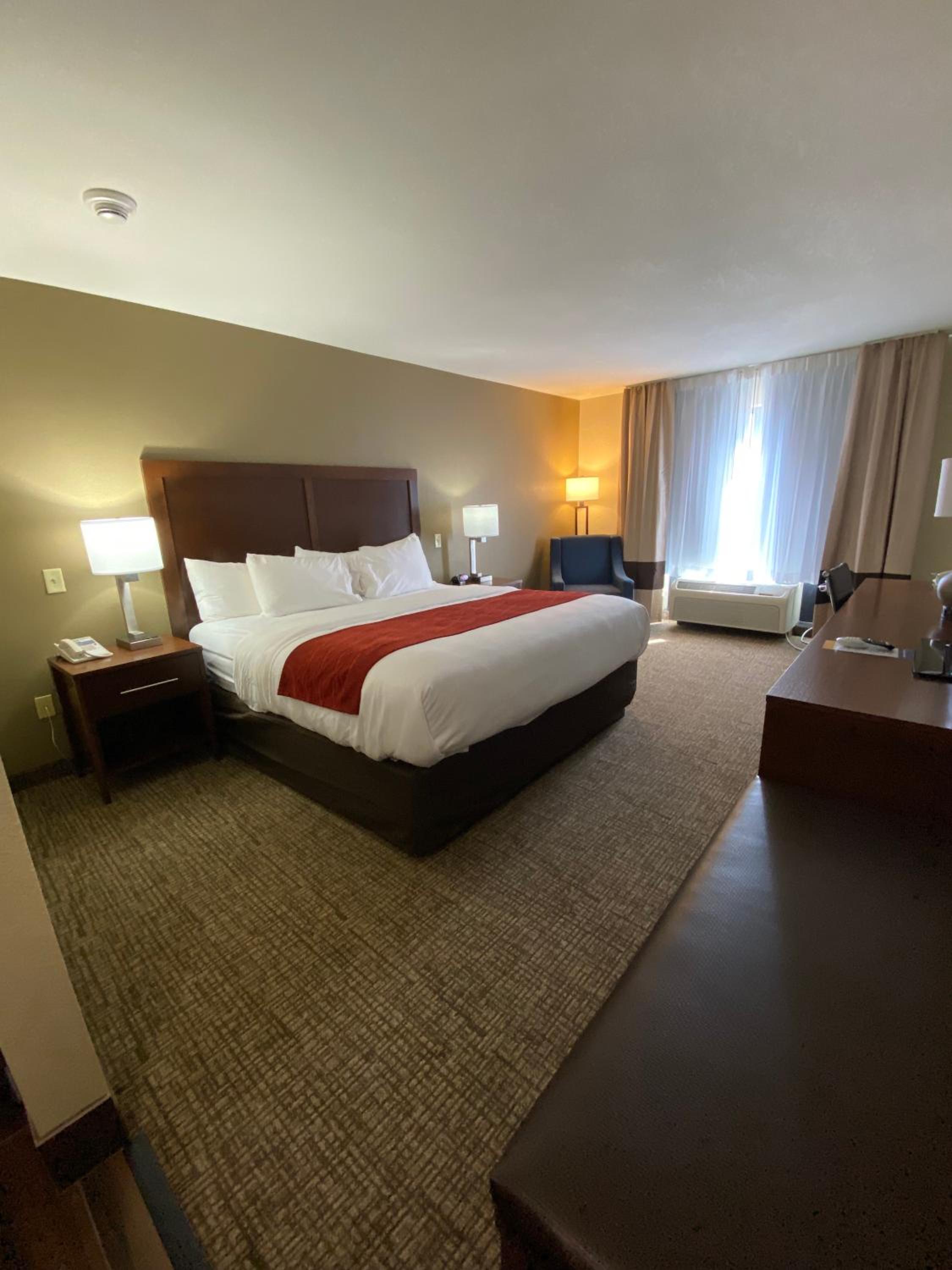 Standard King Room - Non Smoking - Photo 9