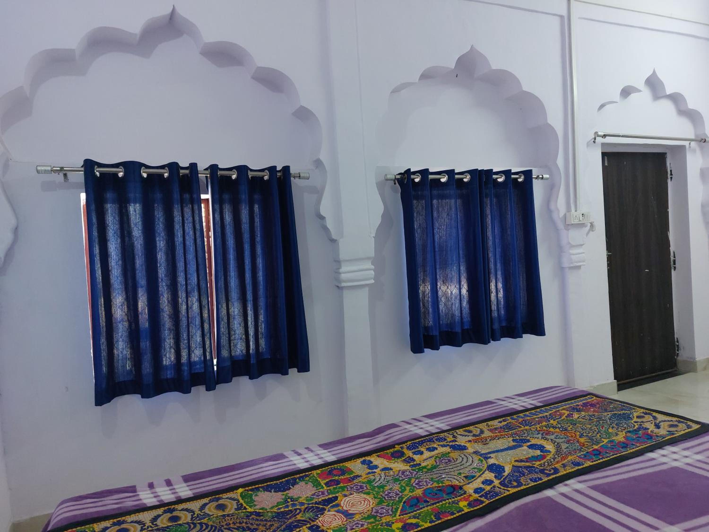 Deluxe King Room - Photo 3